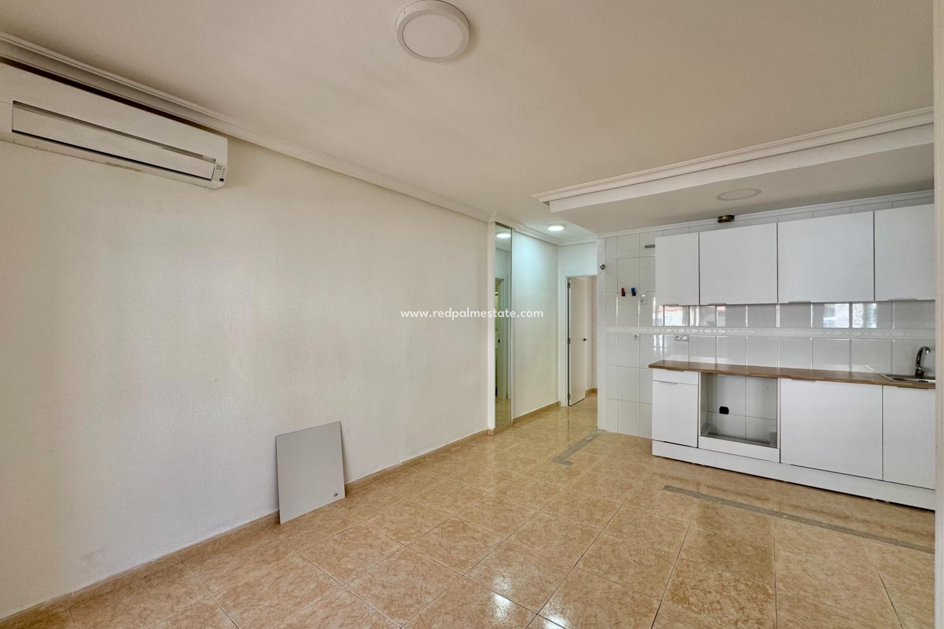 Resale - Apartment -
Torrevieja - Centro Torrevieja