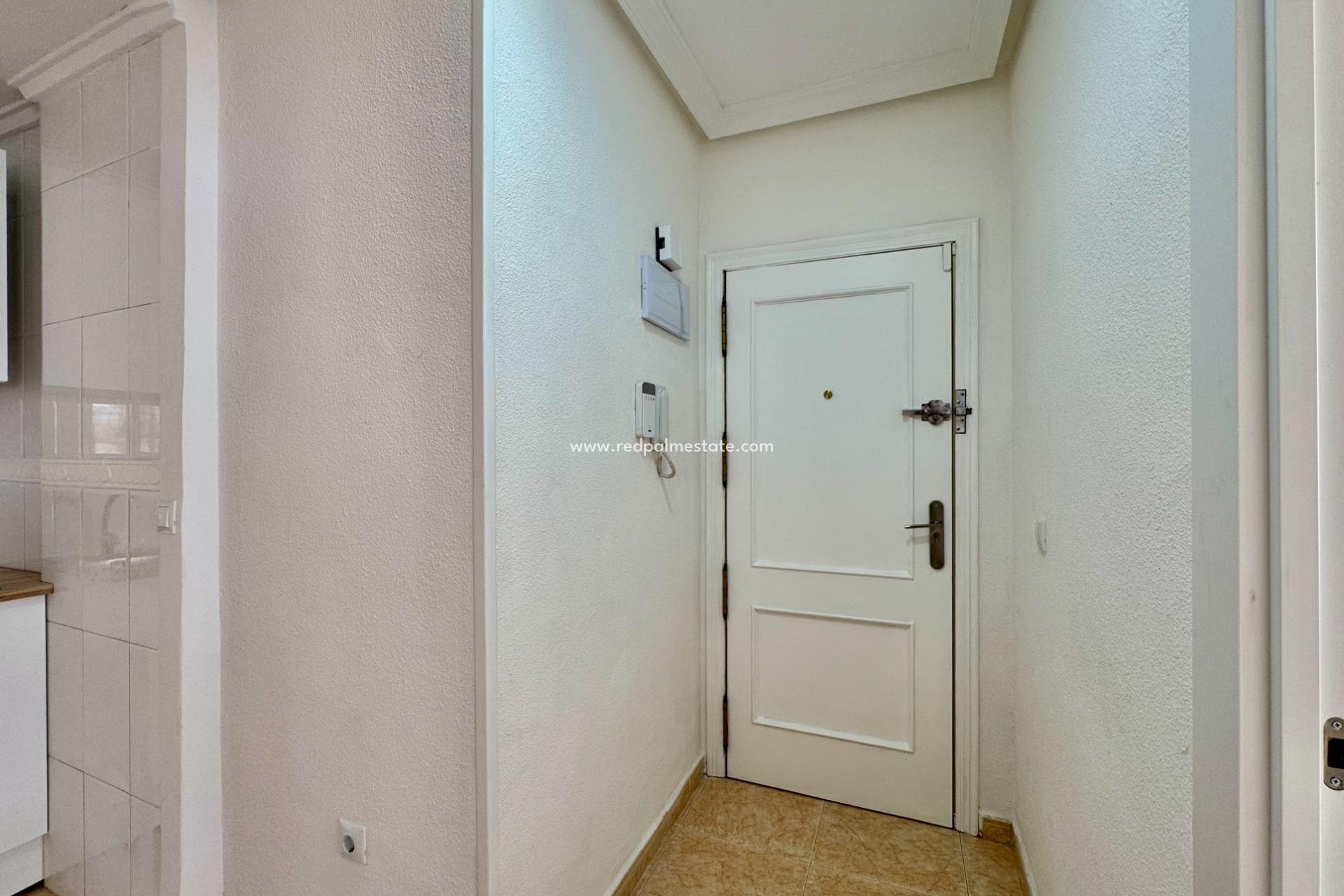 Resale - Apartment -
Torrevieja - Centro Torrevieja