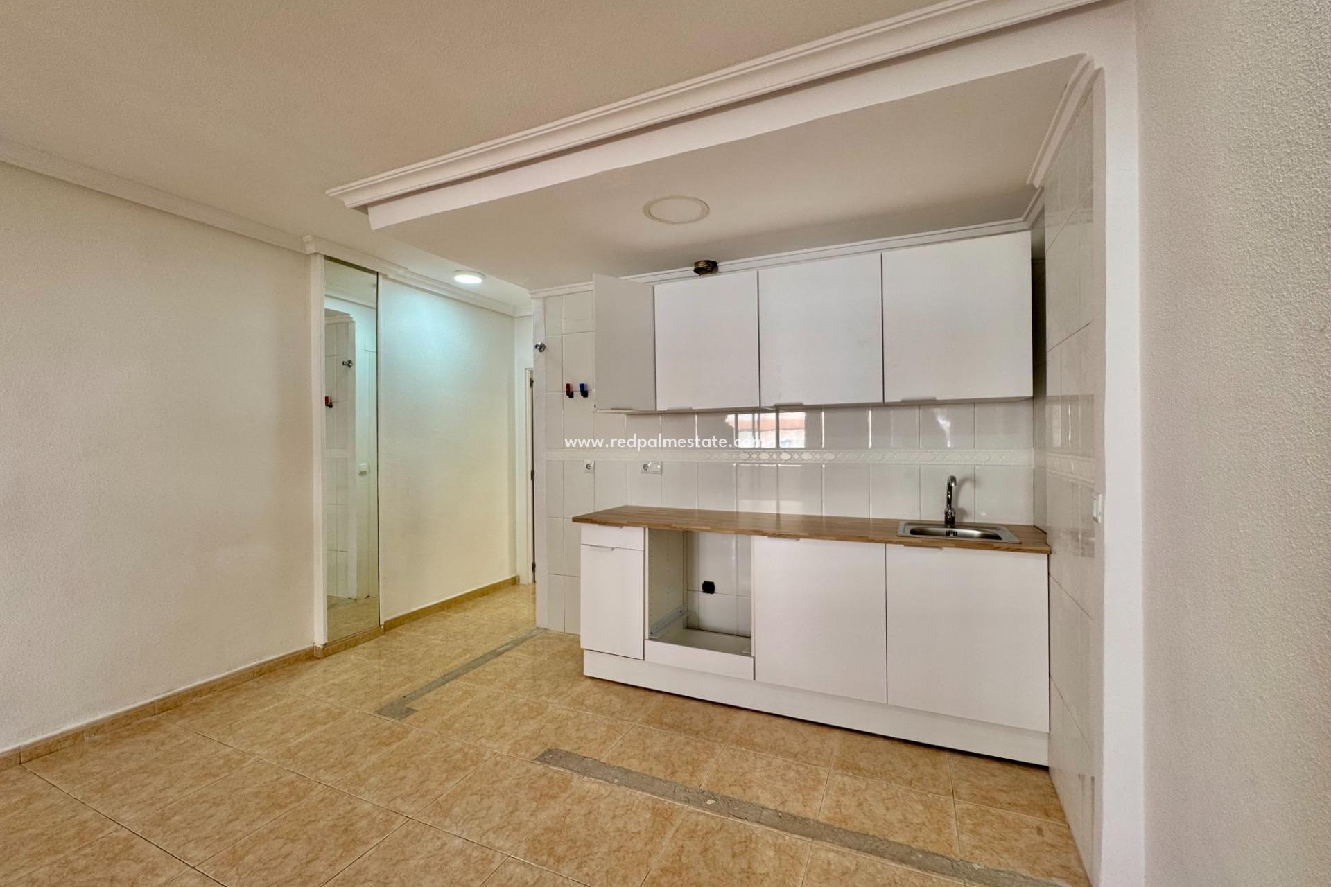 Resale - Apartment -
Torrevieja - Centro Torrevieja