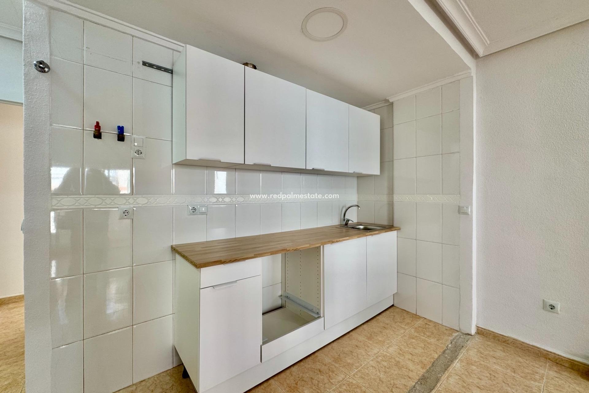 Resale - Apartment -
Torrevieja - Centro Torrevieja