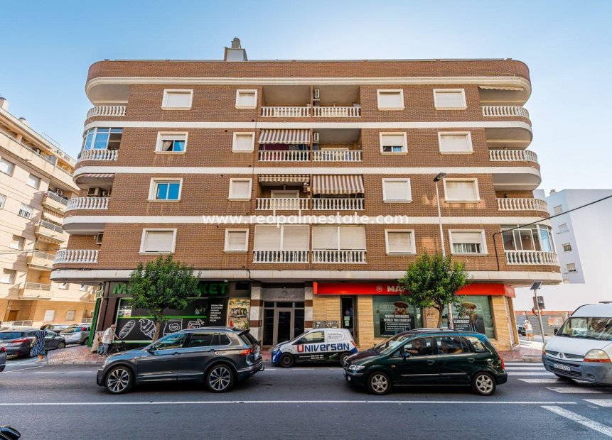 Resale - Apartment -
Torrevieja - Centro Torrevieja