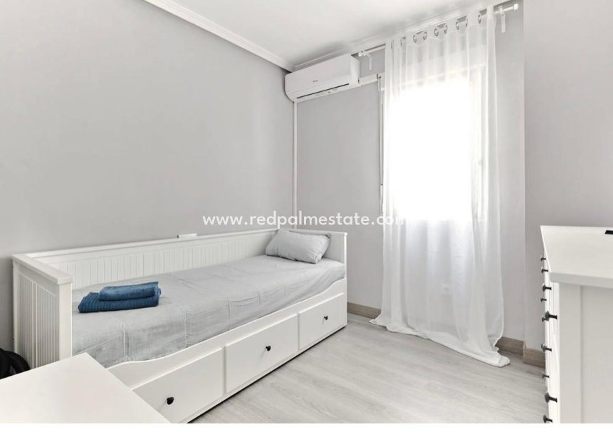 Resale - Apartment -
Torrevieja - Centro Torrevieja