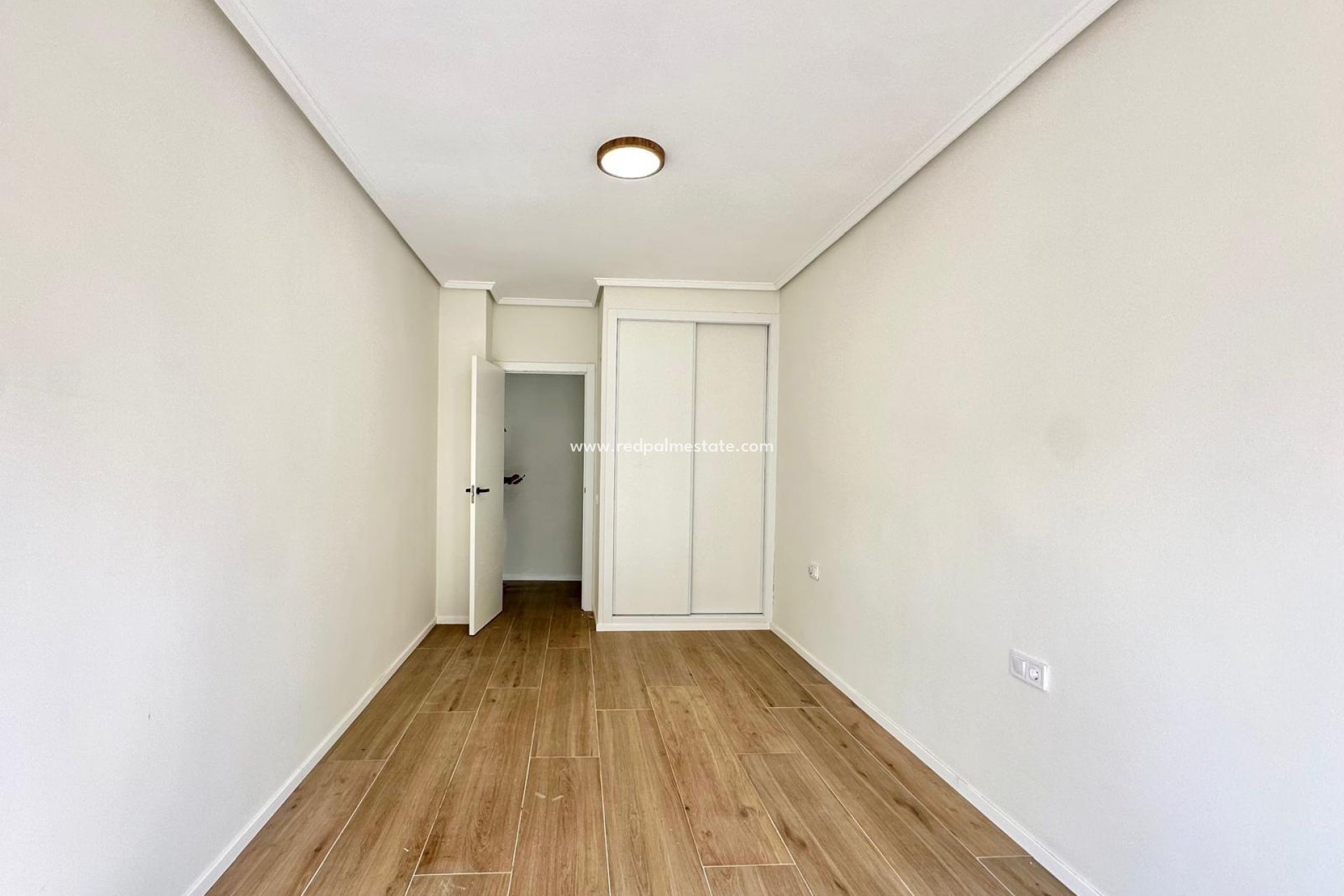 Resale - Apartment -
Torrevieja - Centro Torrevieja