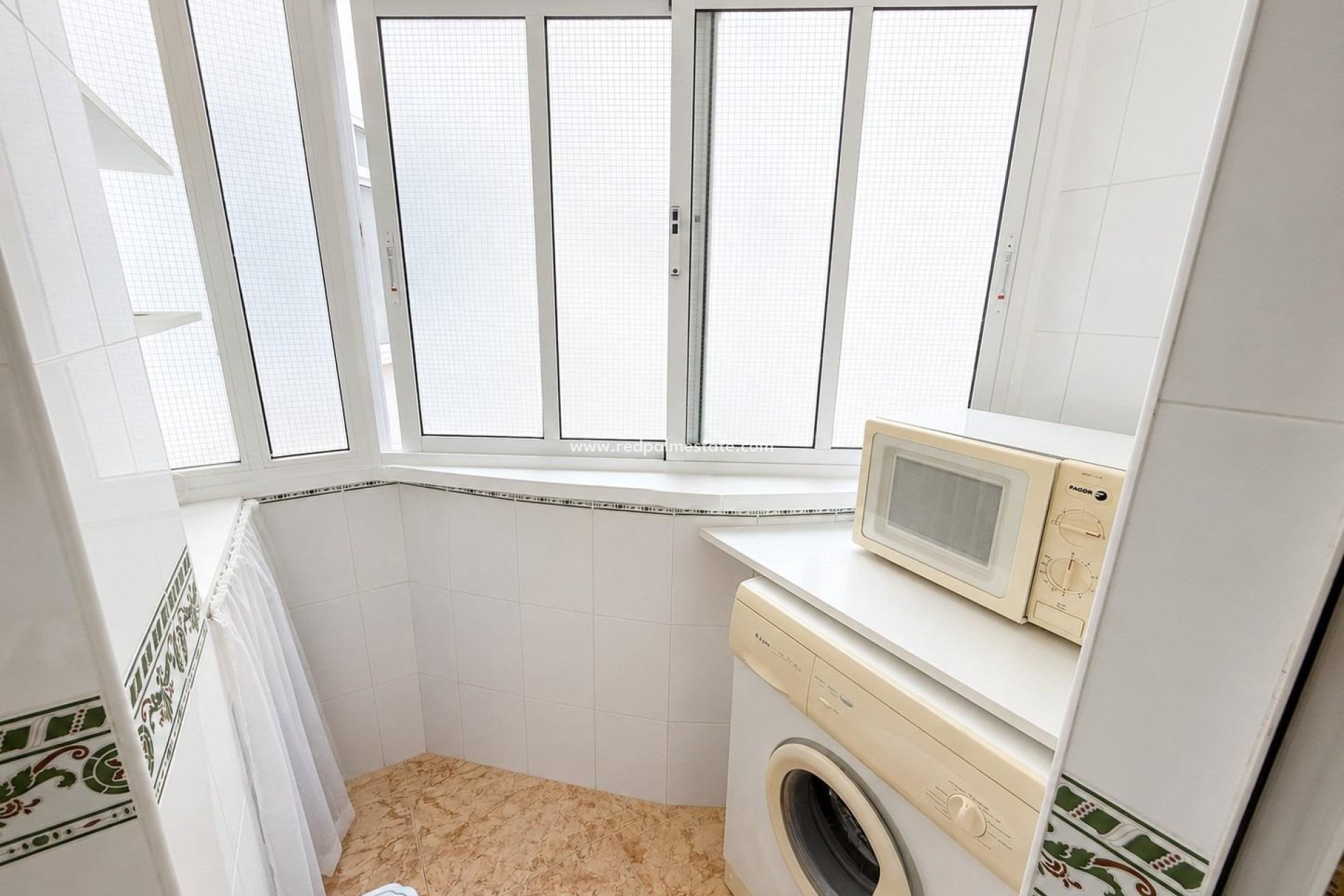 Resale - Apartment -
Torrevieja - Centro Torrevieja