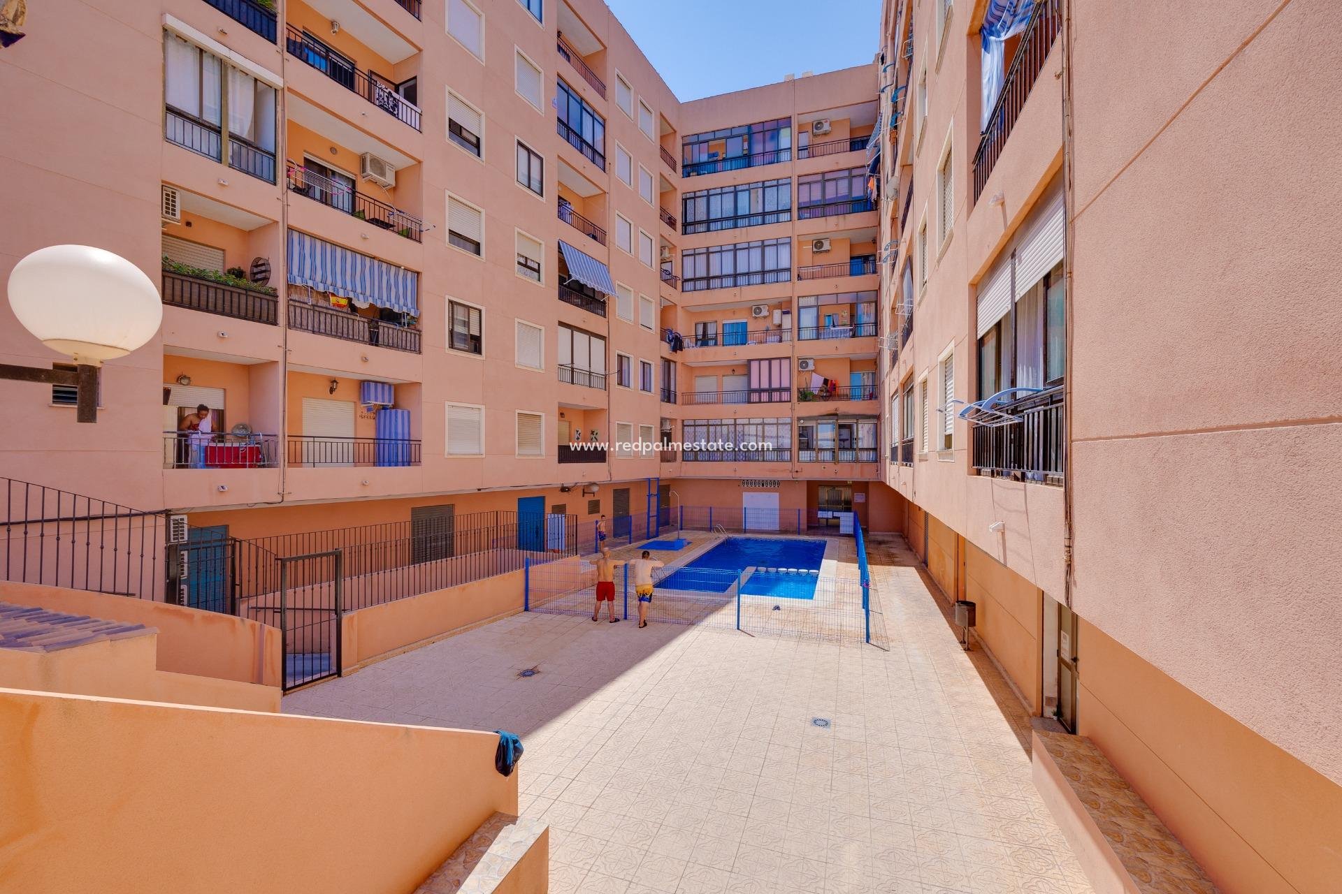 Resale - Apartment -
Torrevieja - Centro Torrevieja