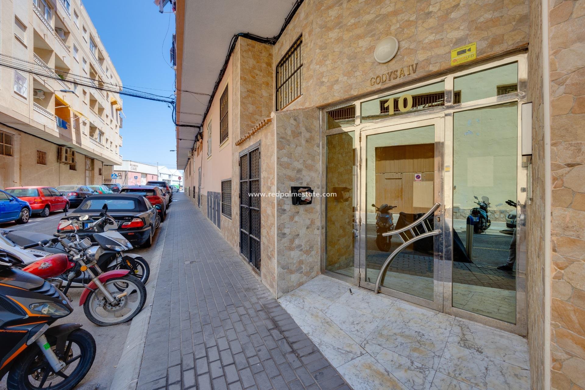 Resale - Apartment -
Torrevieja - Centro Torrevieja