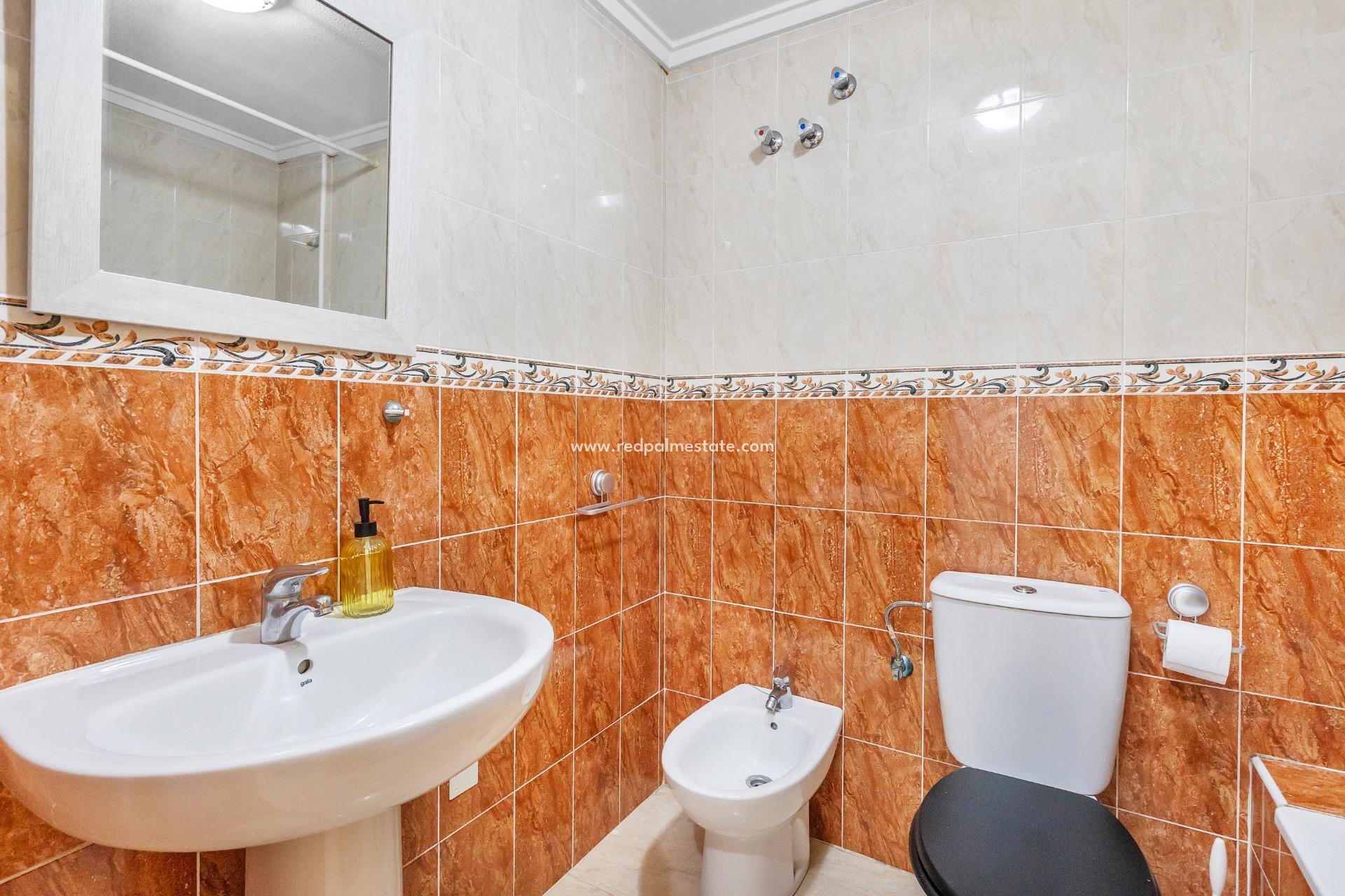 Resale - Apartment -
Torrevieja - Centro Torrevieja