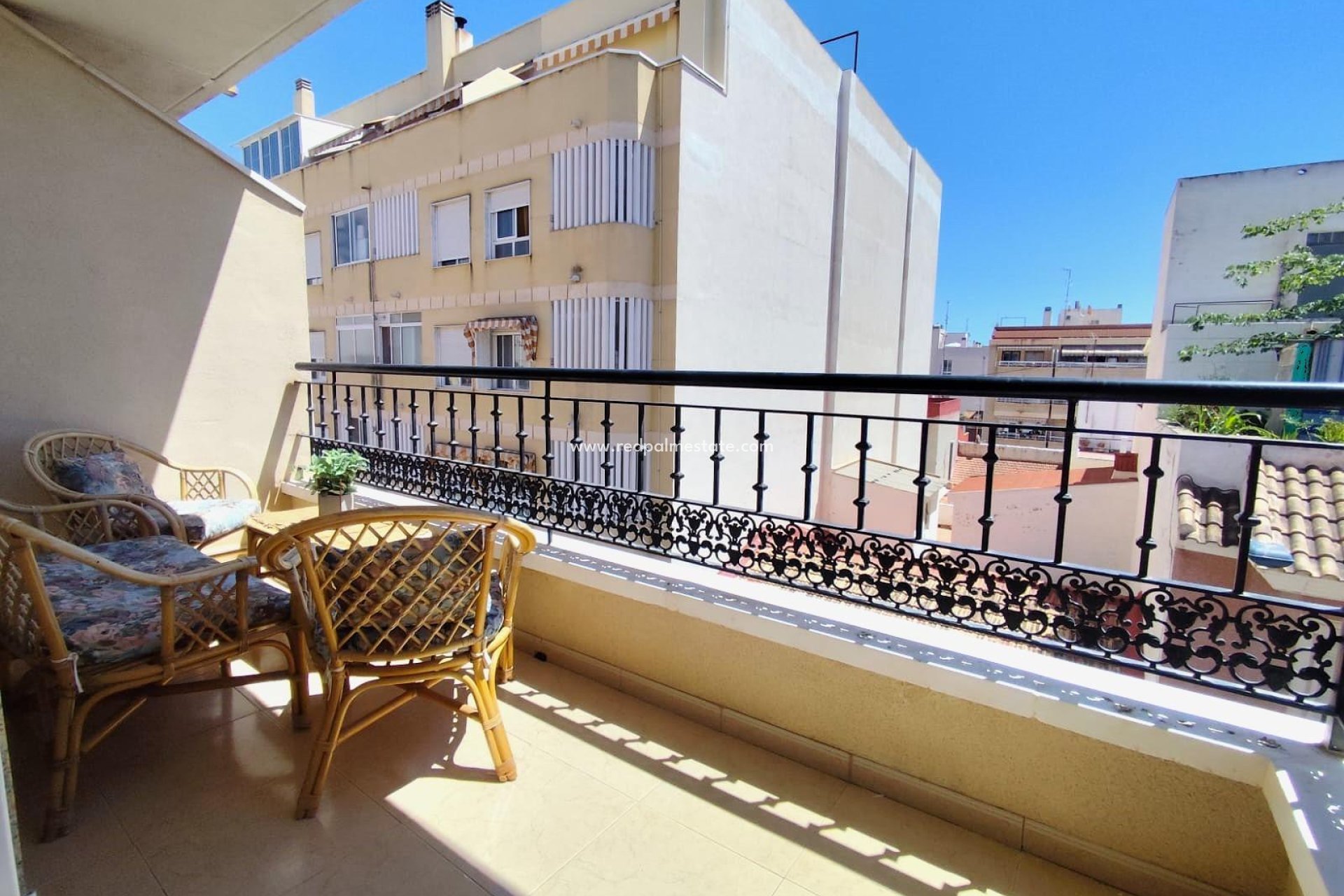 Resale - Apartment -
Torrevieja - Centro Torrevieja