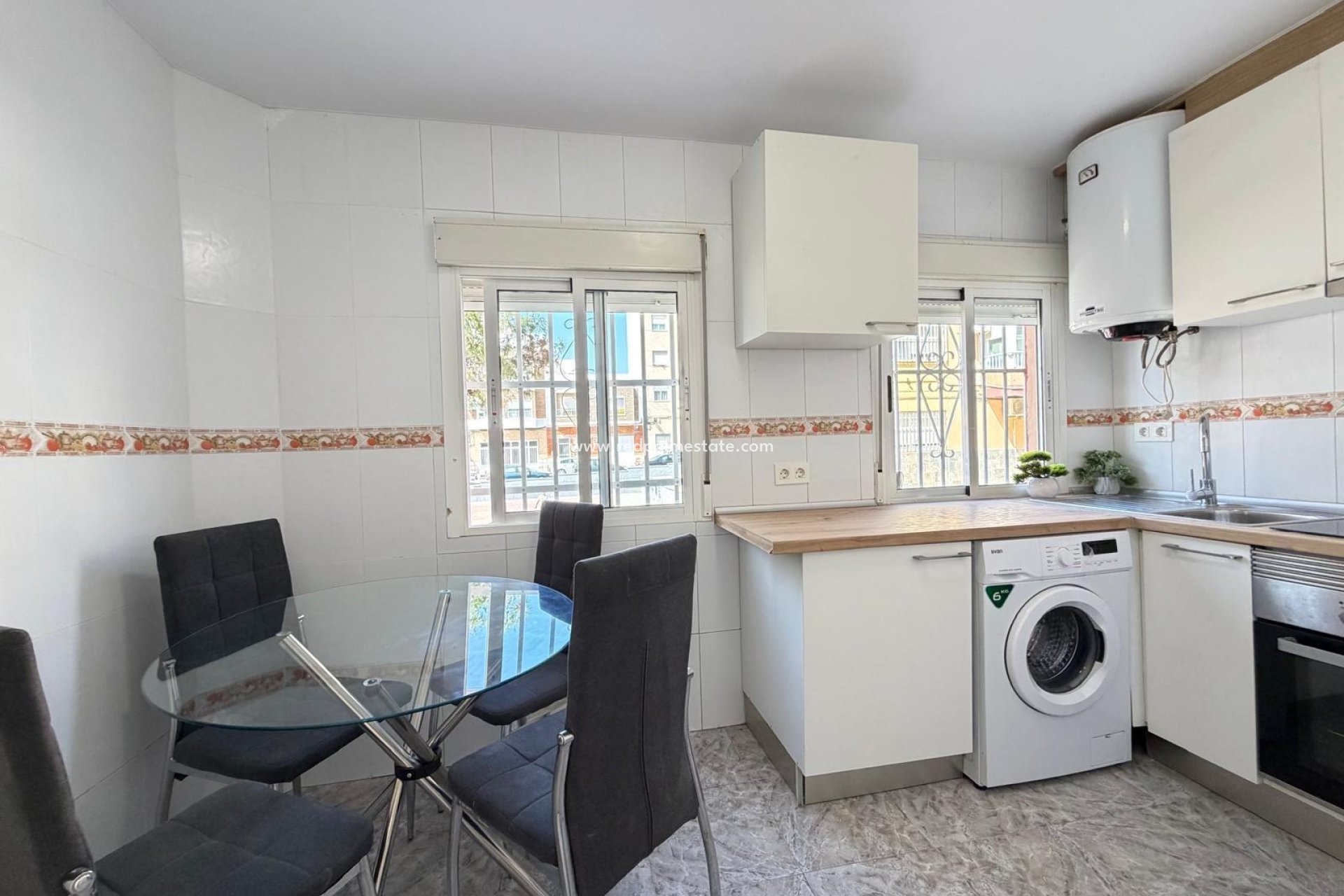 Resale - Apartment -
Torrevieja - Centro Torrevieja