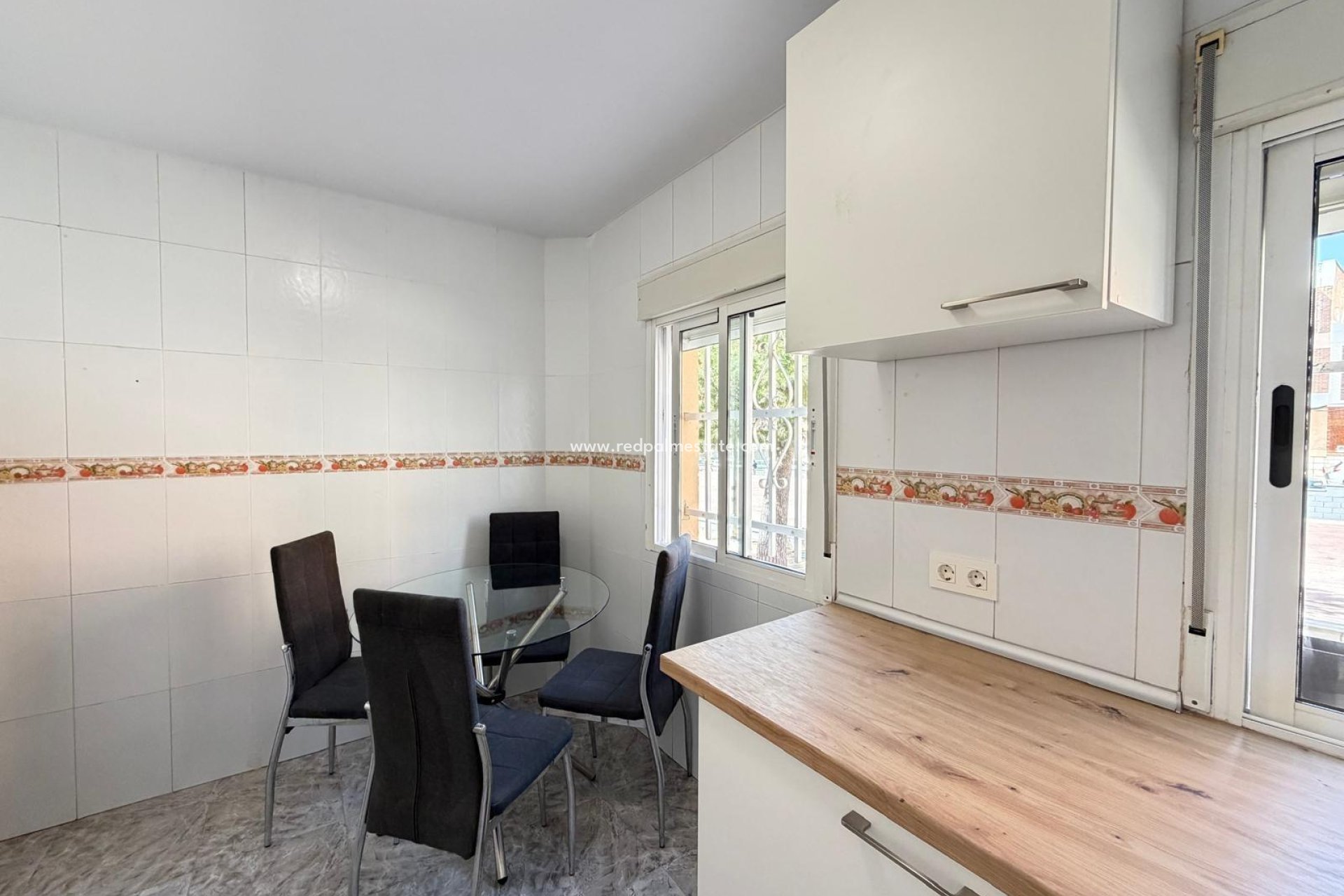 Resale - Apartment -
Torrevieja - Centro Torrevieja