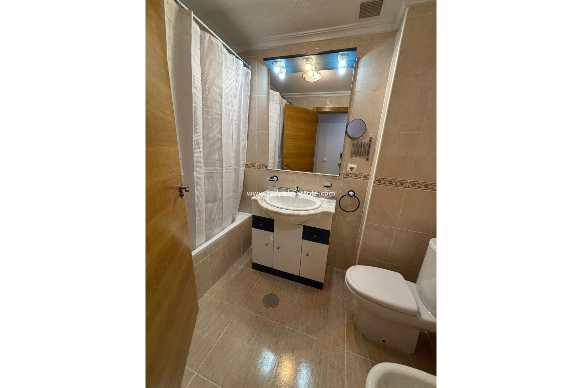 Resale - Apartment -
Torrevieja - Centro Torrevieja
