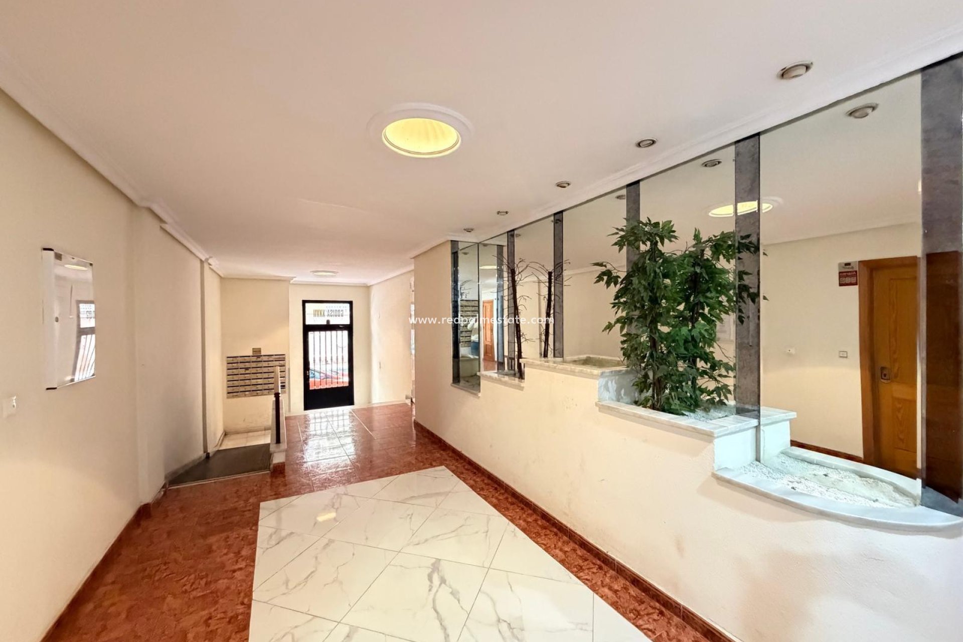 Resale - Apartment -
Torrevieja - Centro Torrevieja