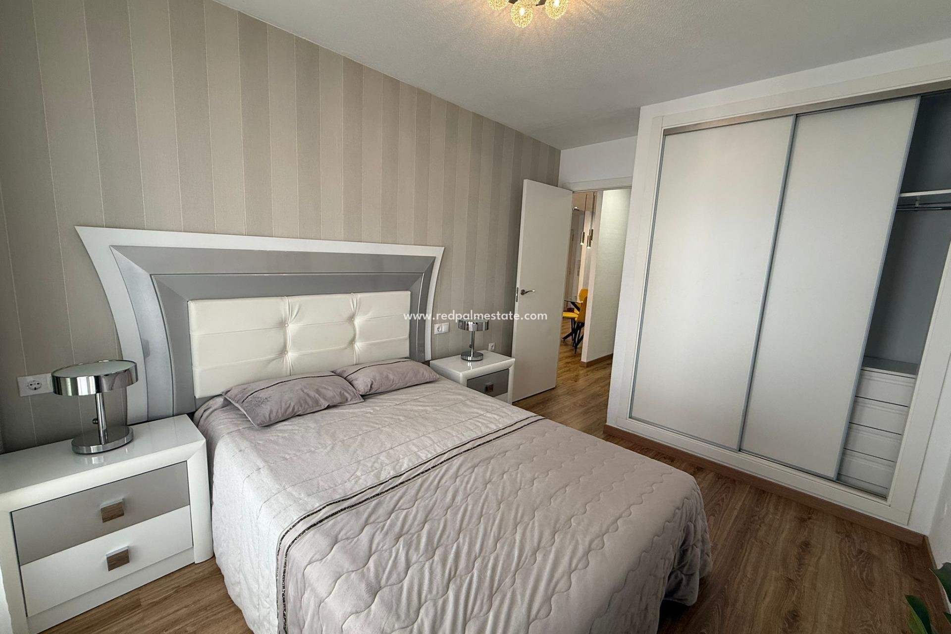 Resale - Apartment -
Torrevieja - Centro Torrevieja