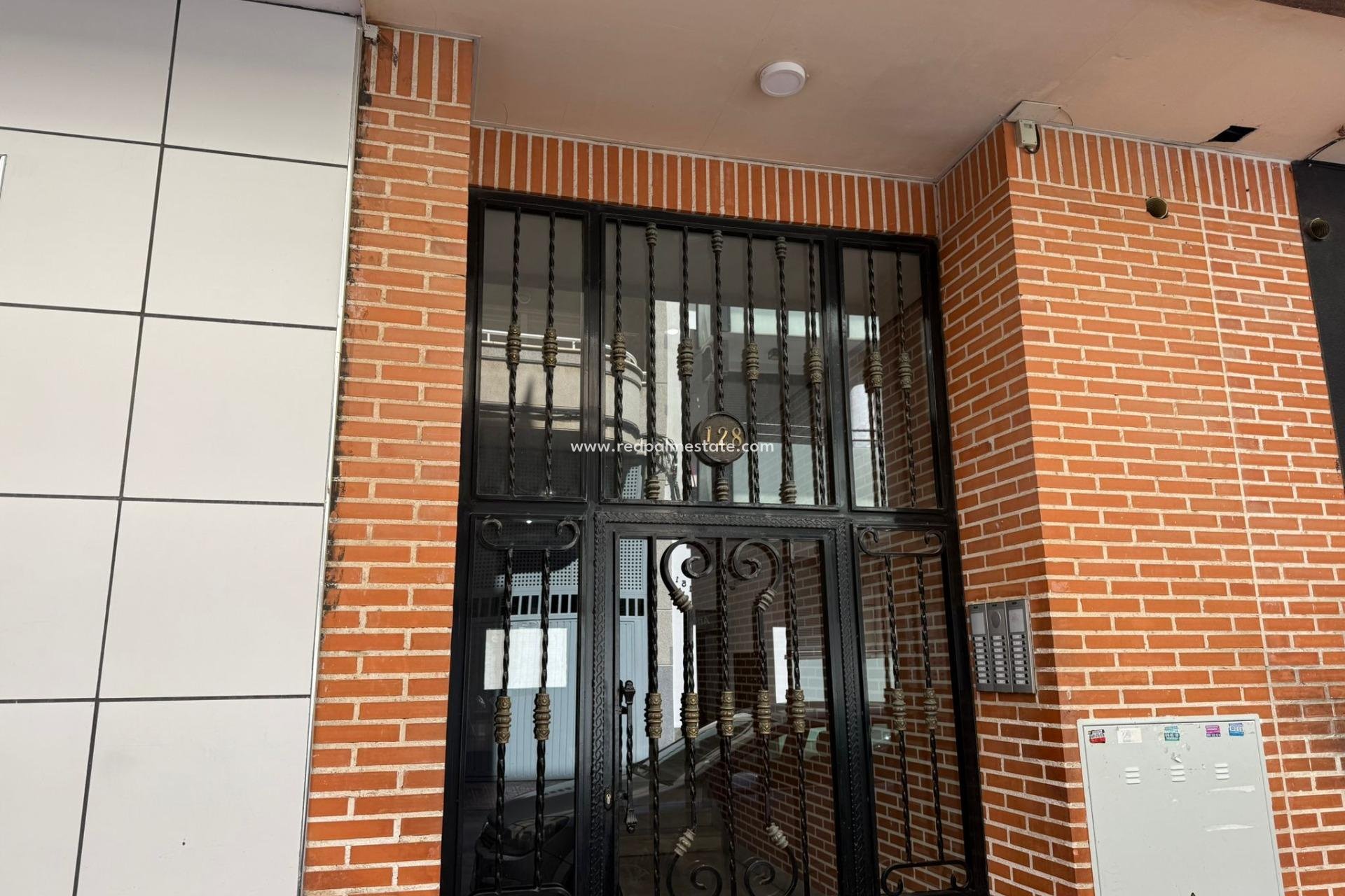 Resale - Apartment -
Torrevieja - Centro Torrevieja