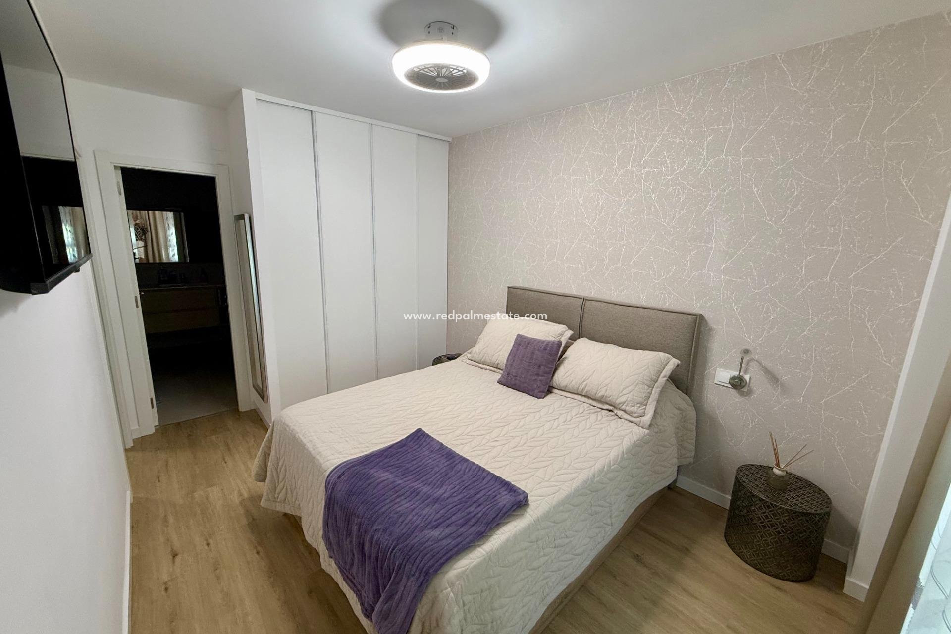 Resale - Apartment -
Torrevieja - Centro Torrevieja