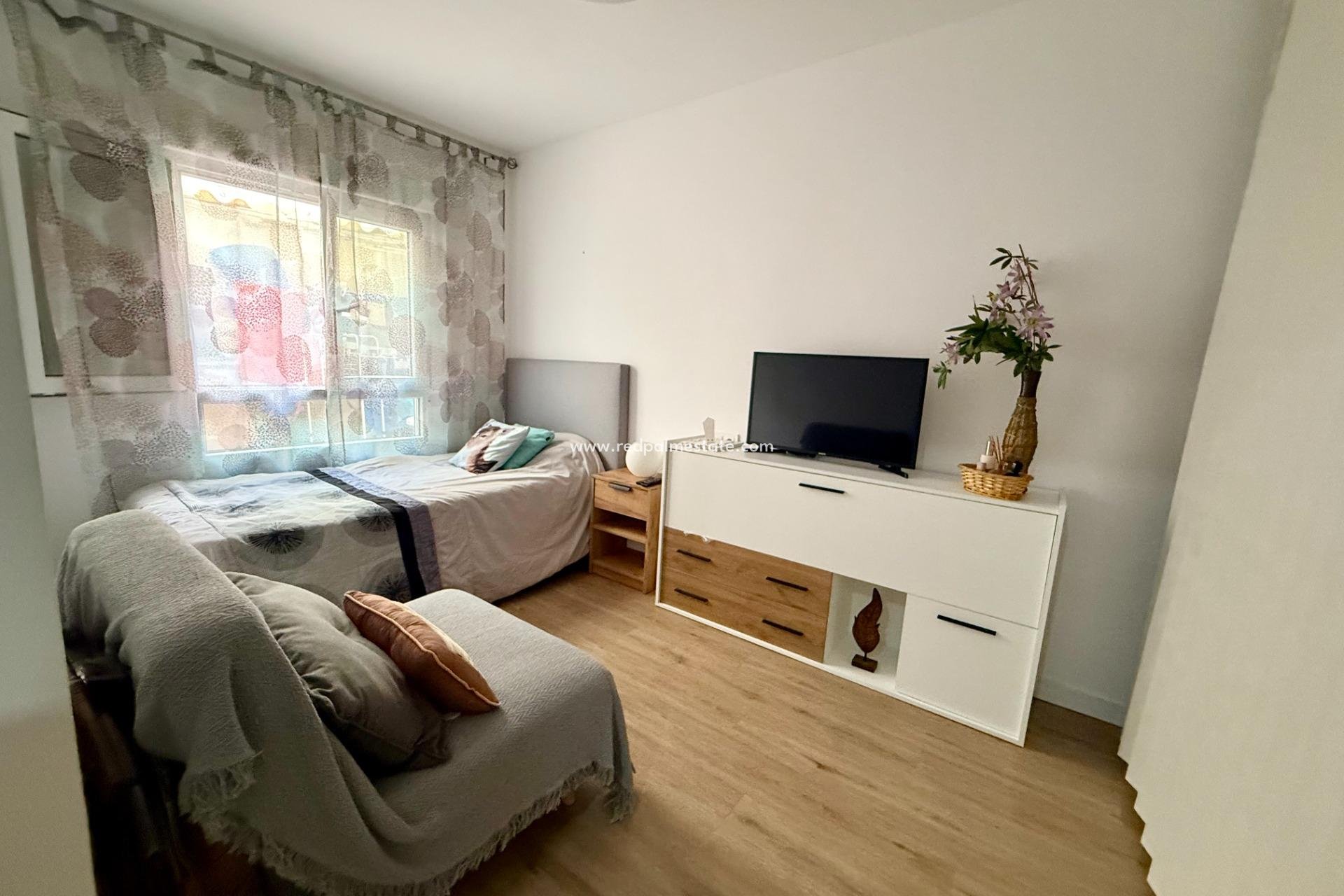 Resale - Apartment -
Torrevieja - Centro Torrevieja