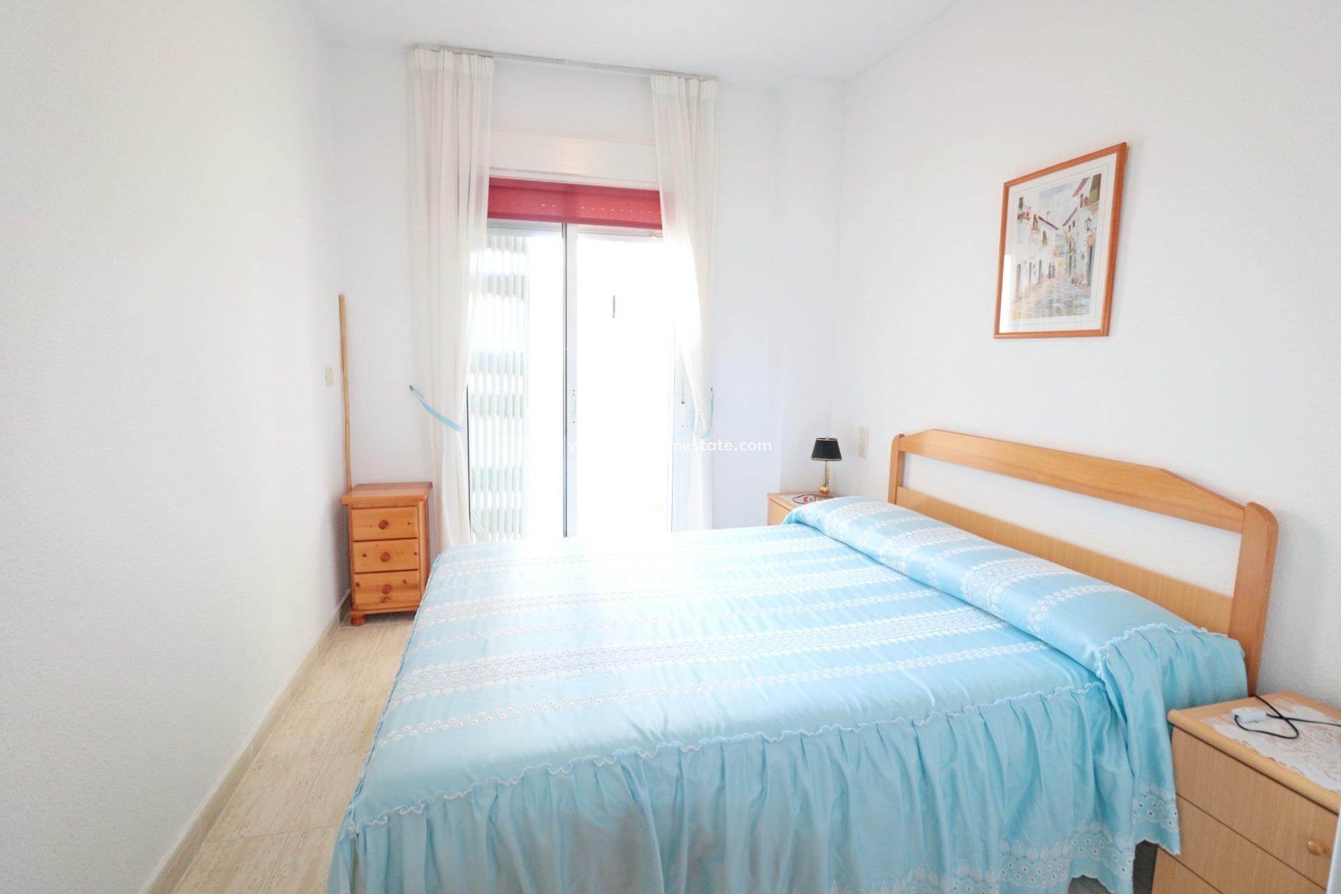 Resale - Apartment -
Torrevieja - El Acequión - Los Náufragos