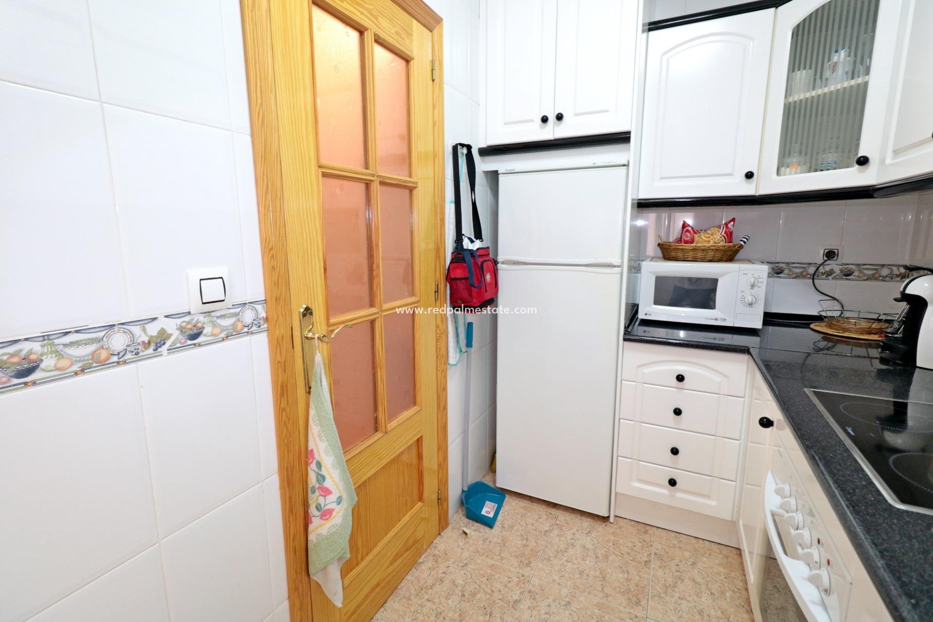 Resale - Apartment -
Torrevieja - El Acequión - Los Náufragos