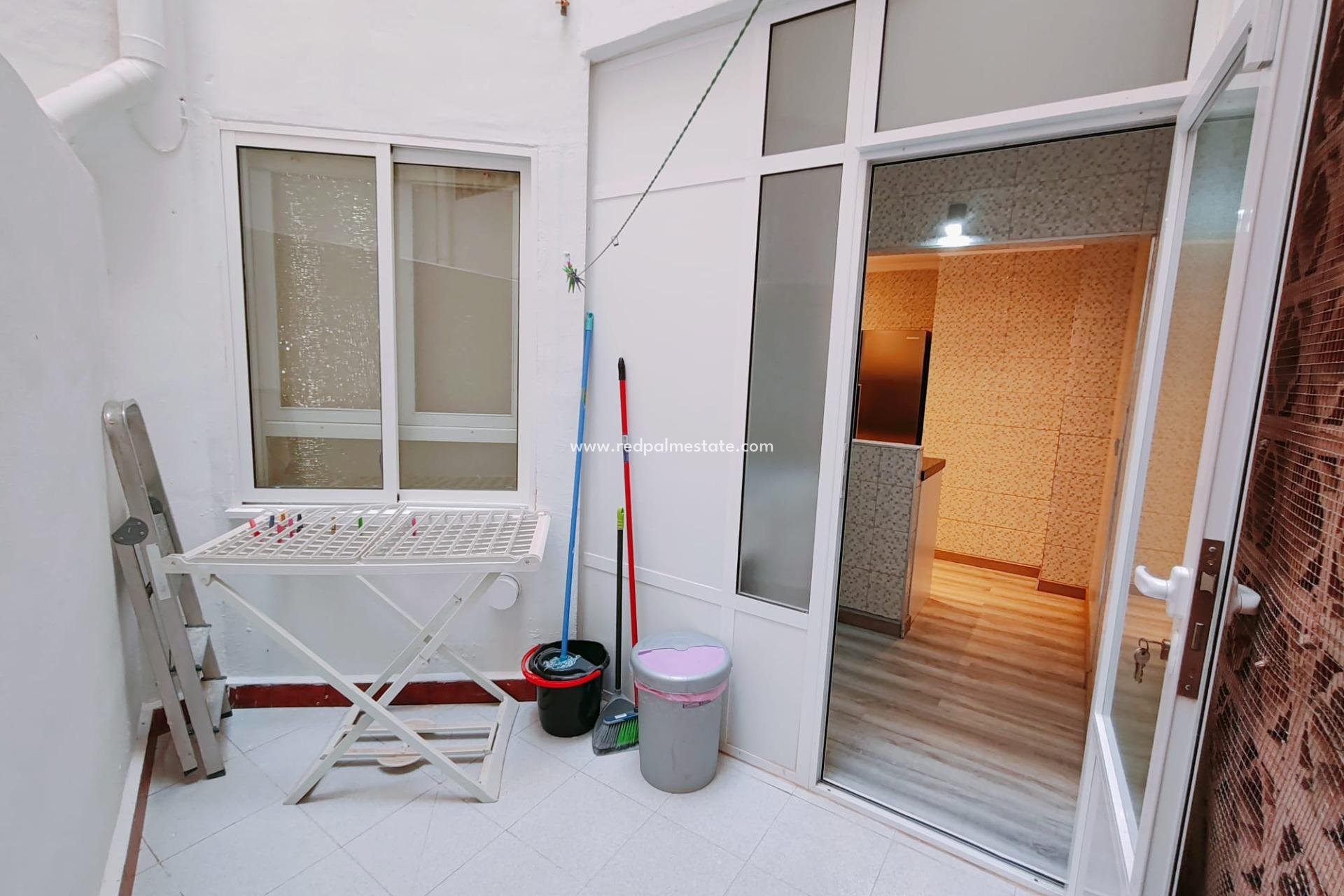 Resale - Apartment -
Torrevieja - El Acequión - Los Náufragos