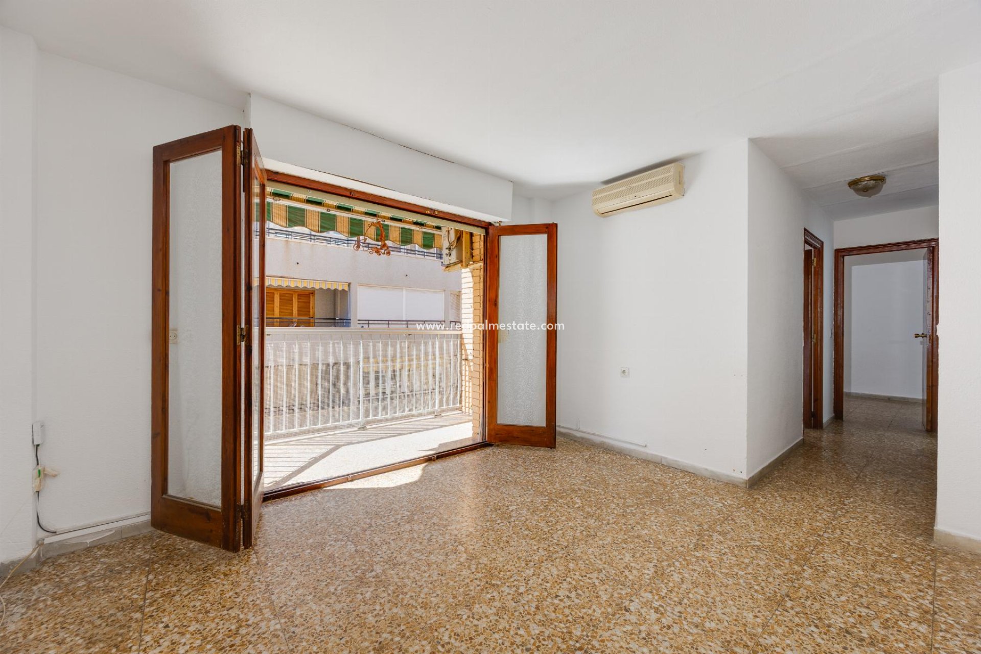 Resale - Apartment -
Torrevieja - El Acequión - Los Náufragos