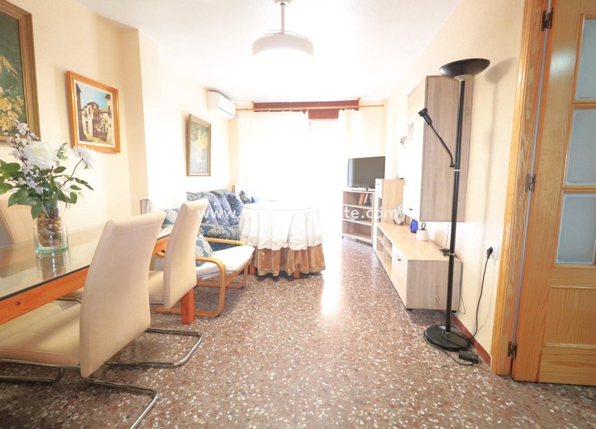 Resale - Apartment -
Torrevieja - El Acequión - Los Náufragos