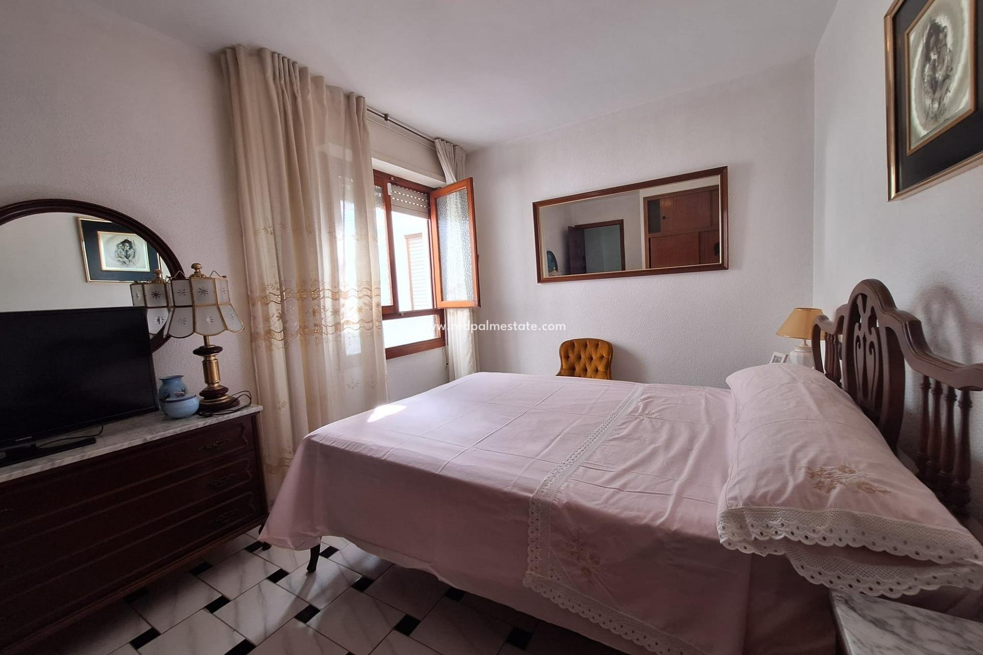 Resale - Apartment -
Torrevieja - El Acequión - Los Náufragos