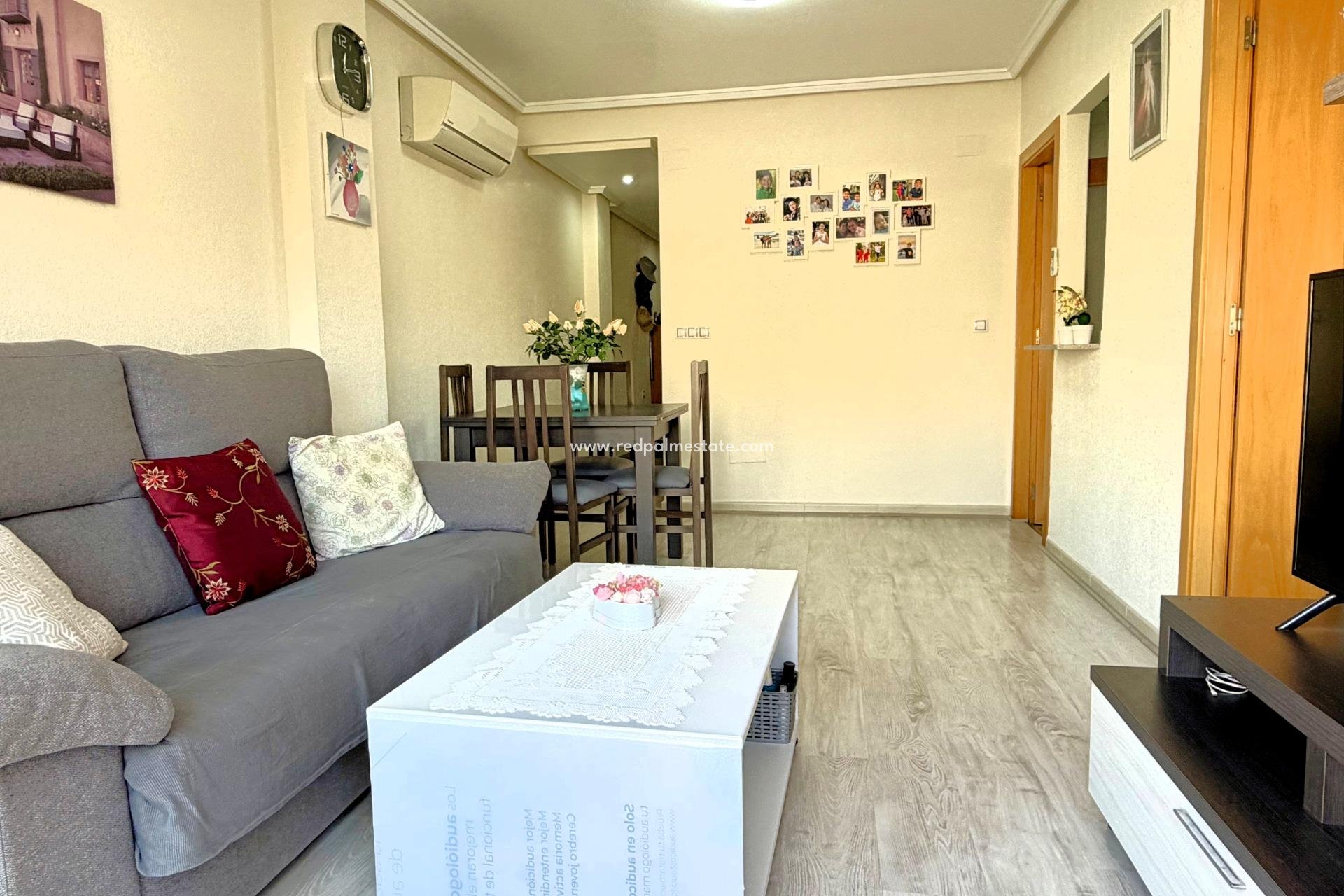 Resale - Apartment -
Torrevieja - El molino
