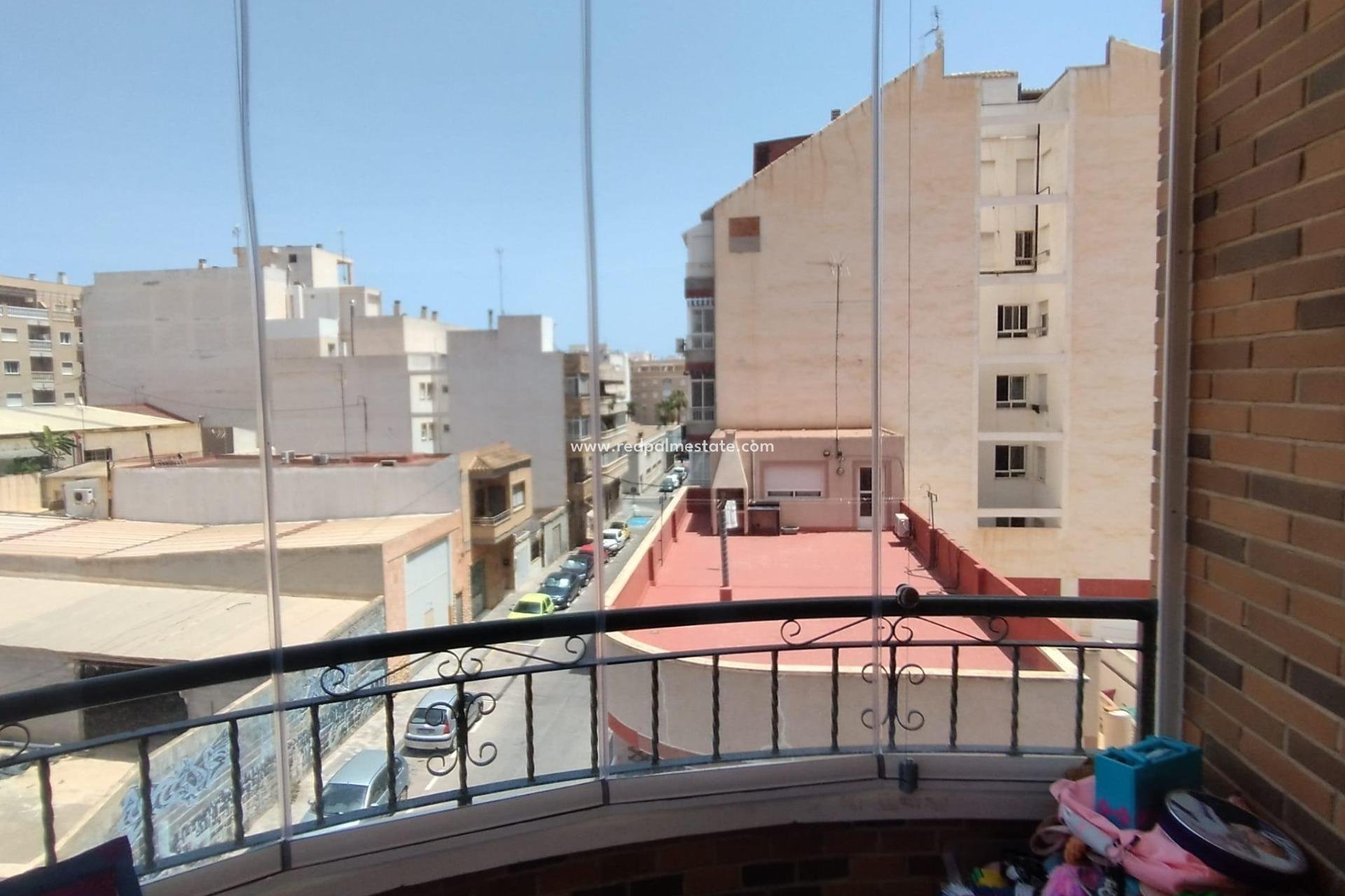 Resale - Apartment -
Torrevieja - El molino