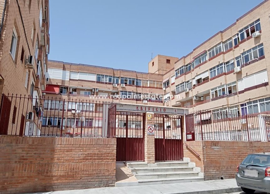 Resale - Apartment -
Torrevieja - El molino