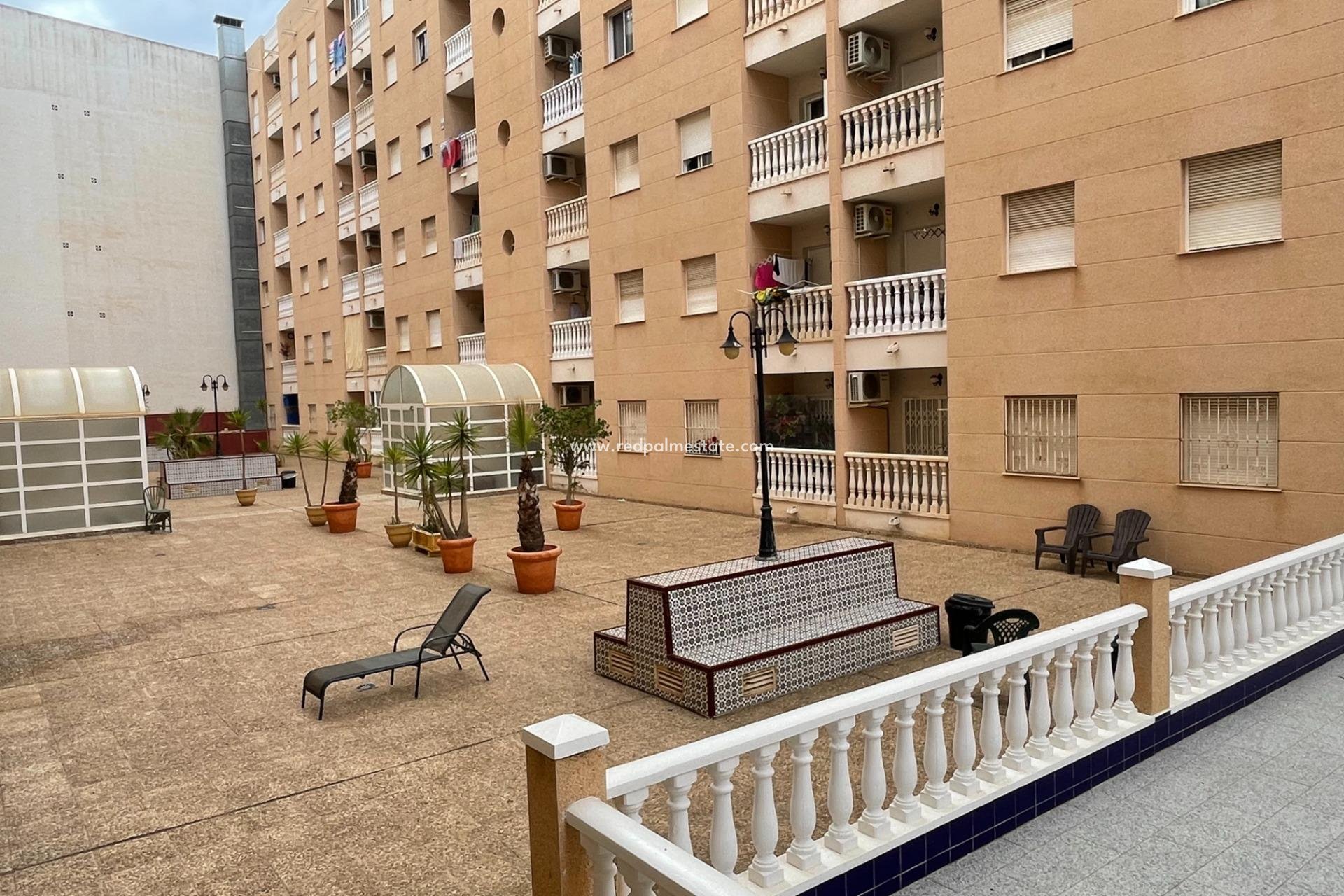 Resale - Apartment -
Torrevieja - Estacion de autobuses