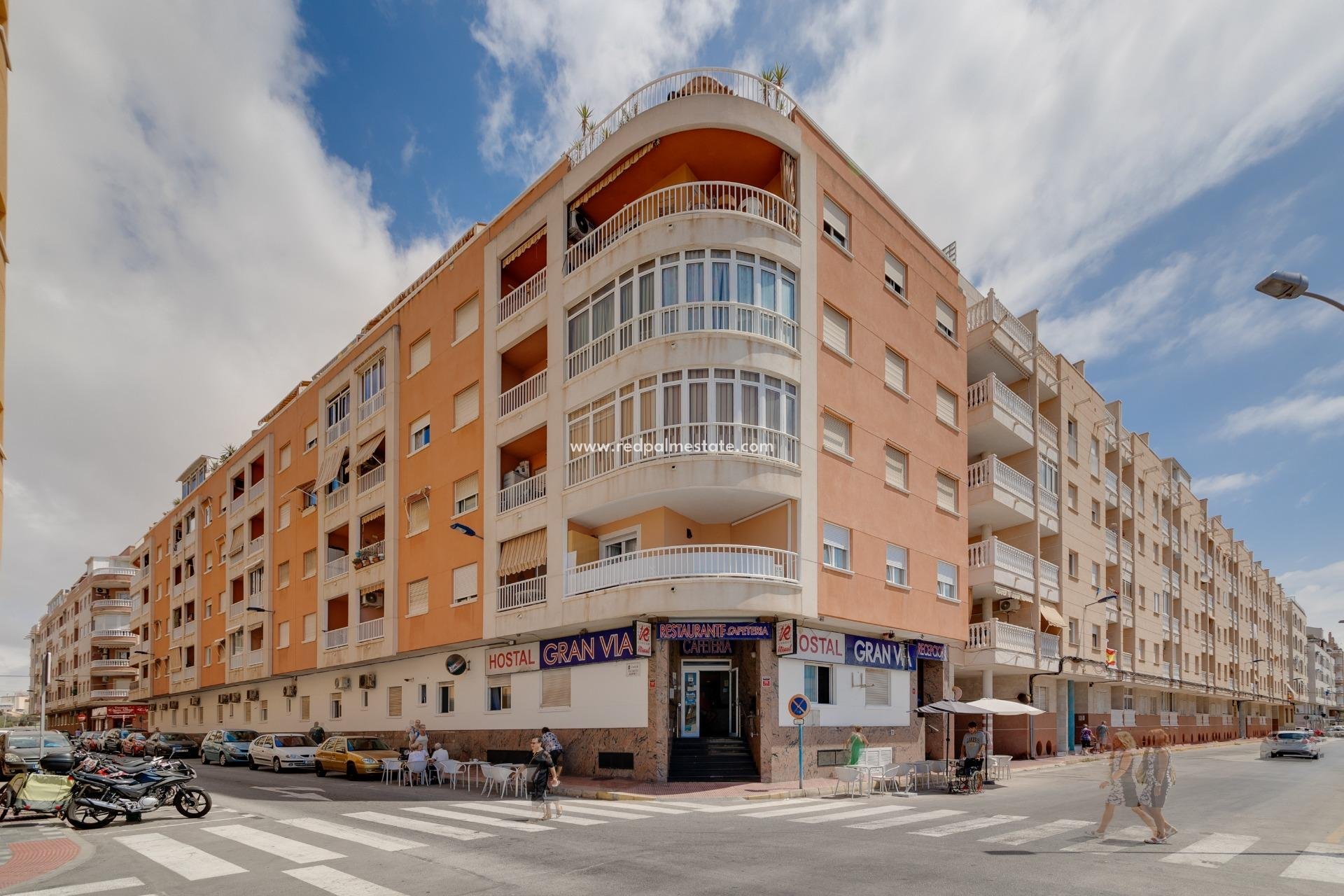 Resale - Apartment -
Torrevieja - Estacion de autobuses