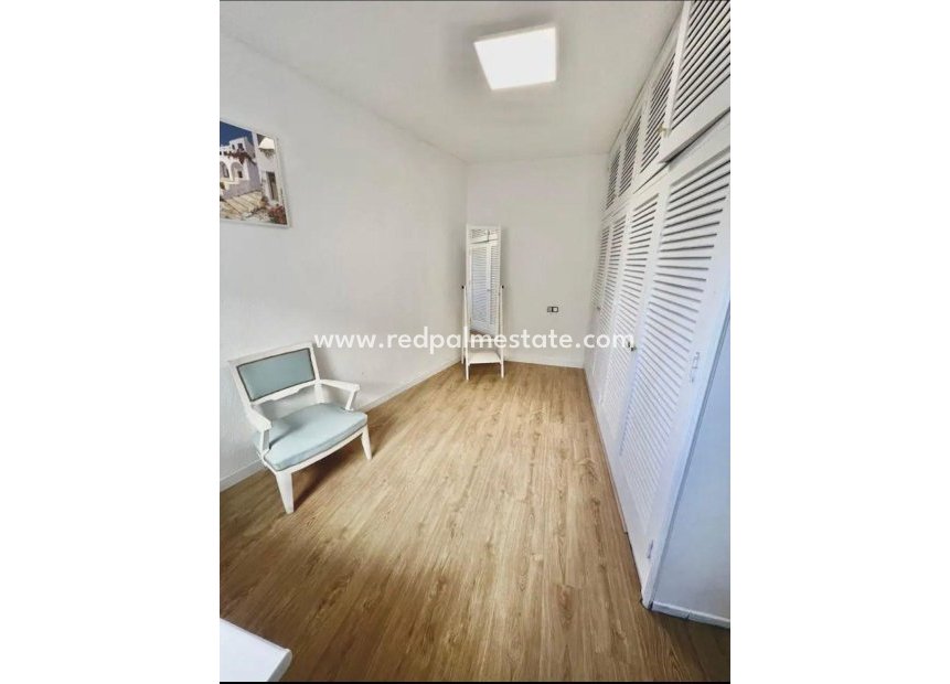 Resale - Apartment -
Torrevieja - Estacion de autobuses