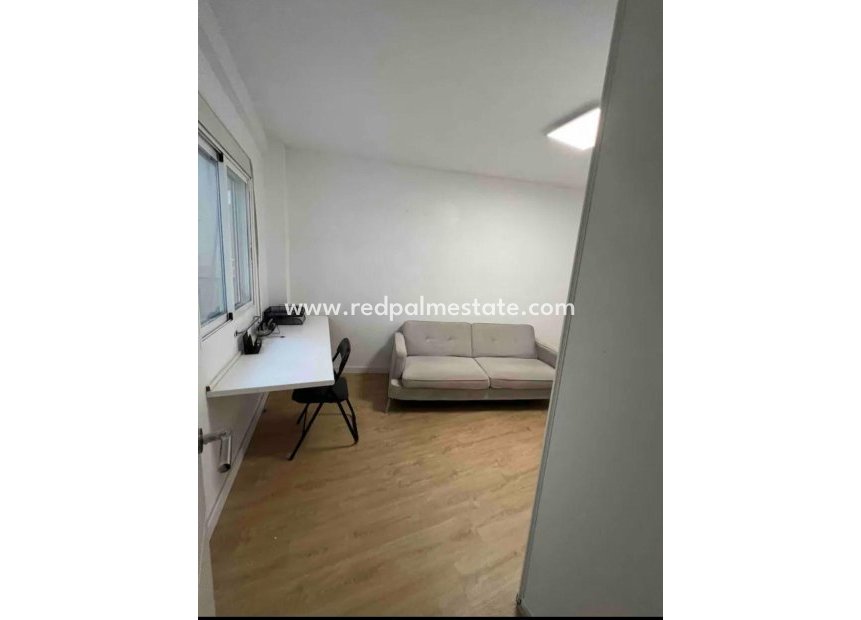 Resale - Apartment -
Torrevieja - Estacion de autobuses