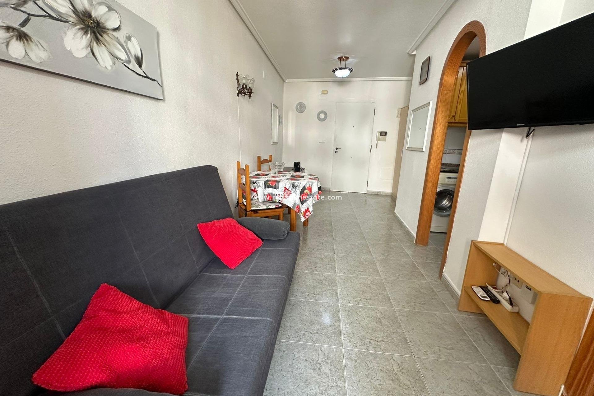 Resale - Apartment -
Torrevieja - Estacion de autobuses