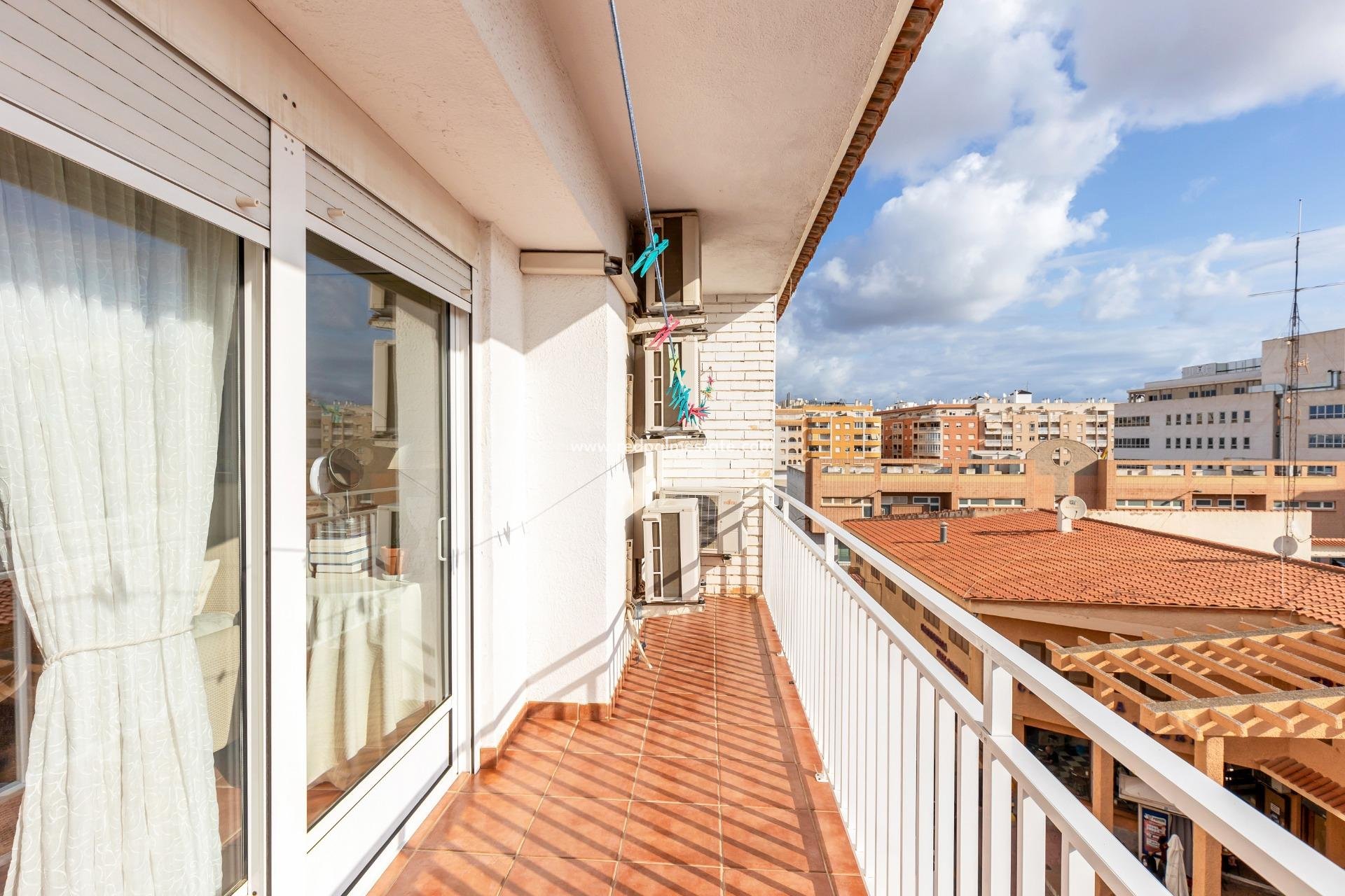 Resale - Apartment -
Torrevieja - Estacion de autobuses