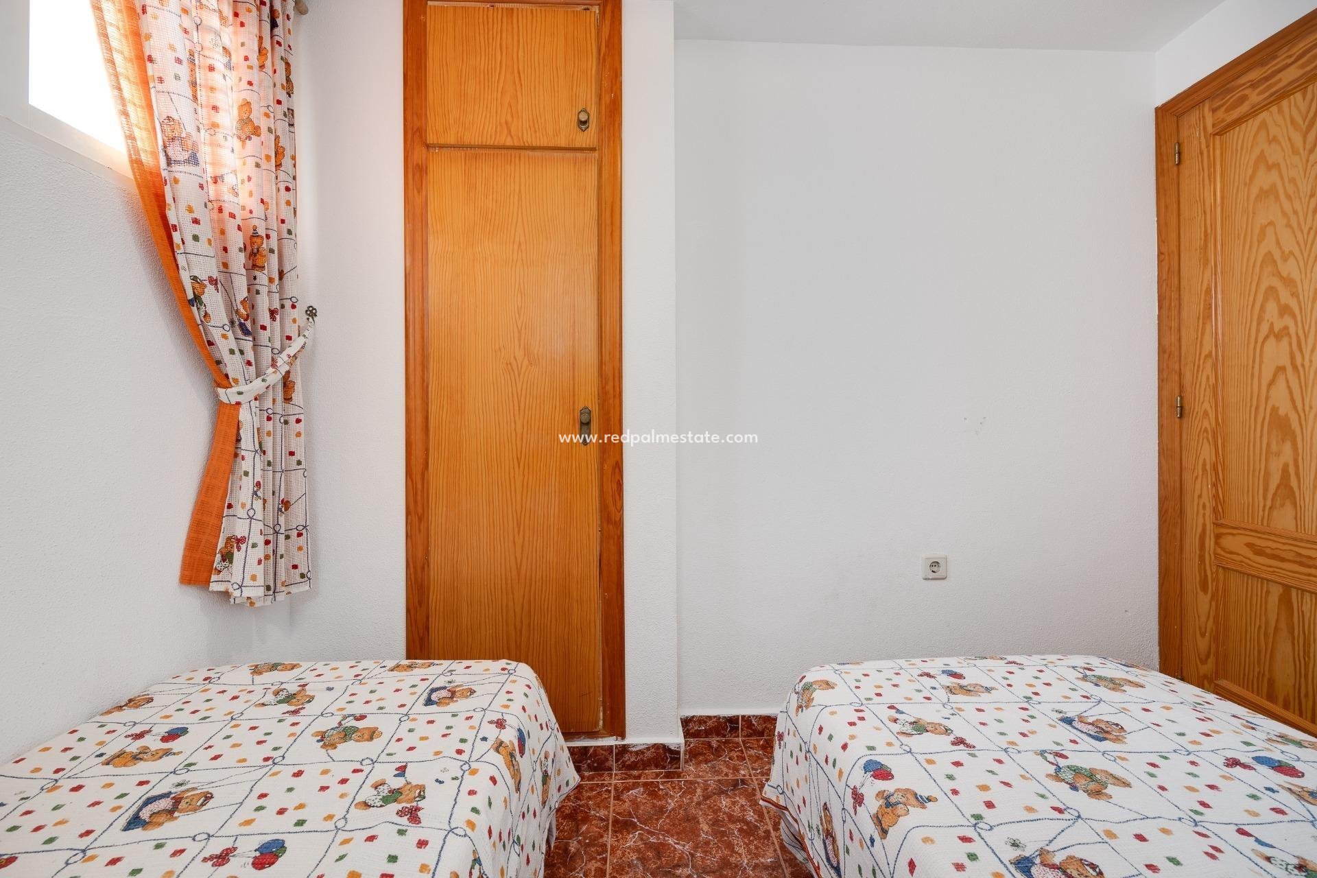 Resale - Apartment -
Torrevieja - Estacion de autobuses