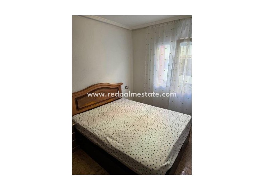 Resale - Apartment -
Torrevieja - Estacion de autobuses