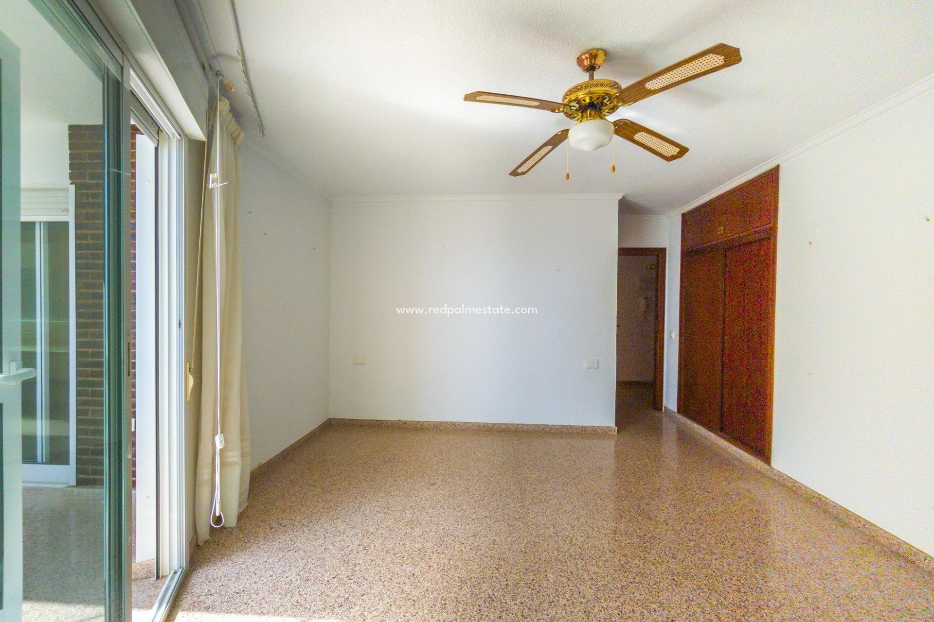 Resale - Apartment -
Torrevieja - La Mata