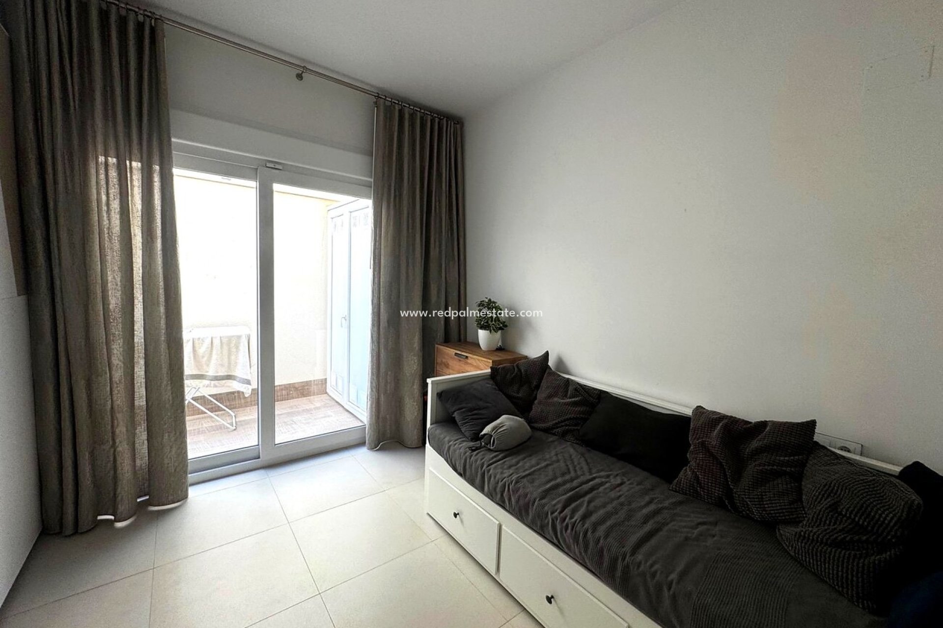 Resale - Apartment -
Torrevieja - La Siesta - El Salado - Torreta
