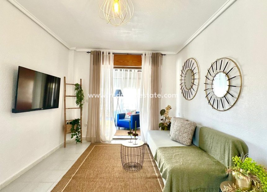 Resale - Apartment -
Torrevieja - La Siesta - El Salado -  Torreta