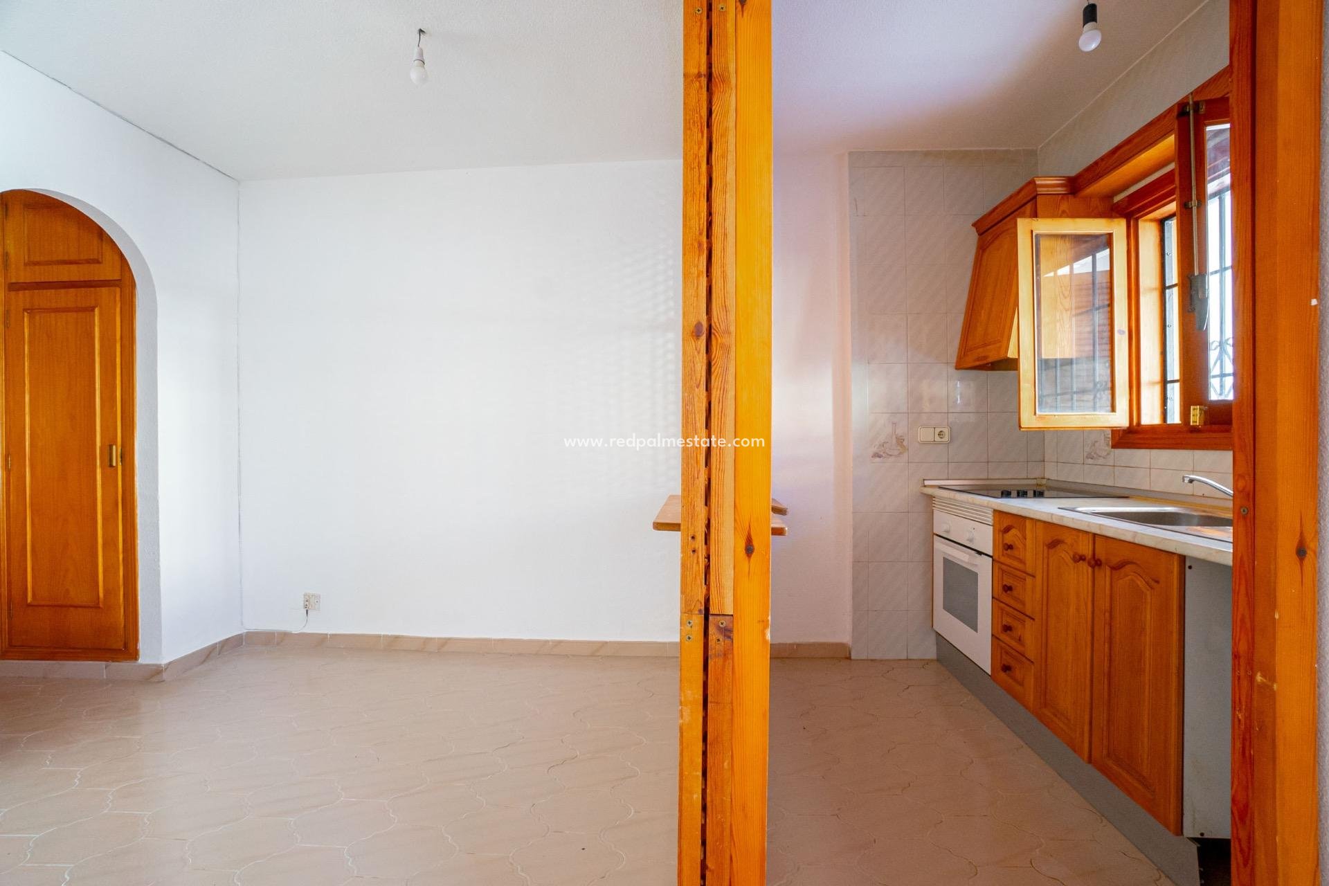 Resale - Apartment -
Torrevieja - La Siesta - El Salado -  Torreta