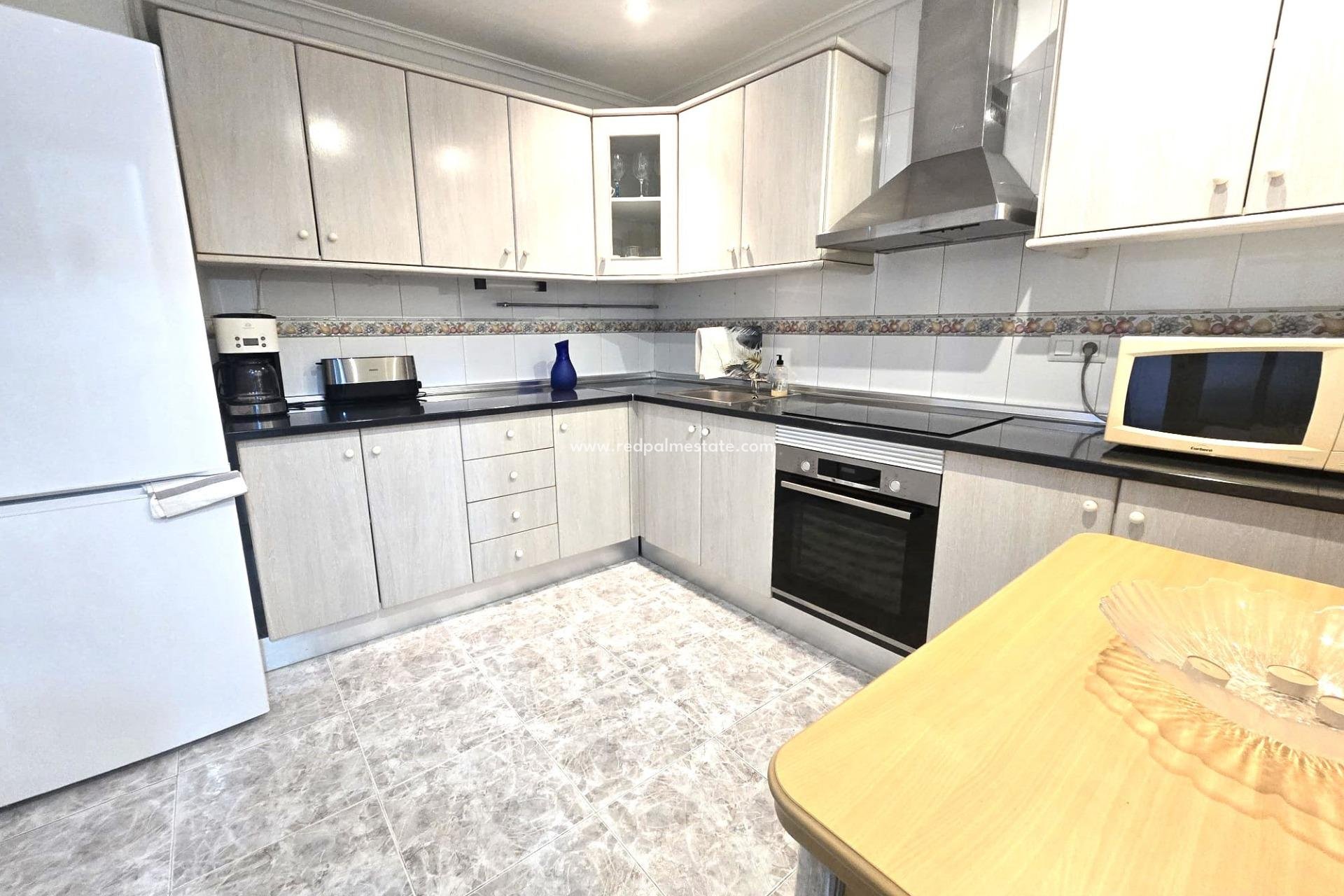 Resale - Apartment -
Torrevieja - Las Piscinas Naturales