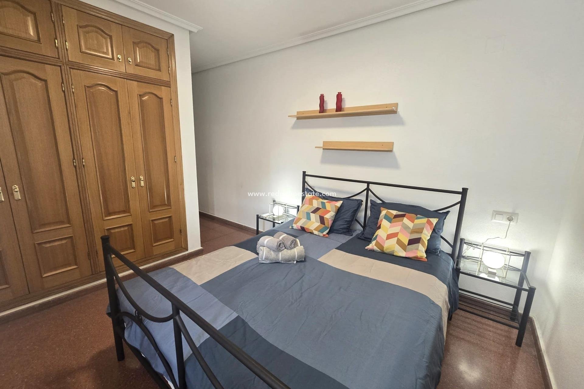 Resale - Apartment -
Torrevieja - Las Piscinas Naturales