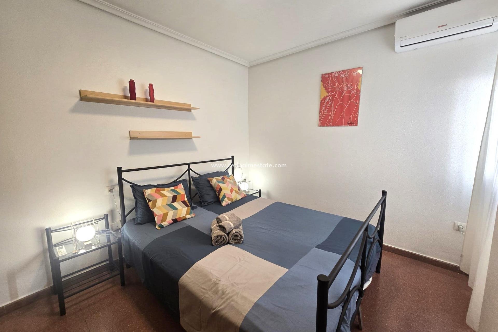 Resale - Apartment -
Torrevieja - Las Piscinas Naturales
