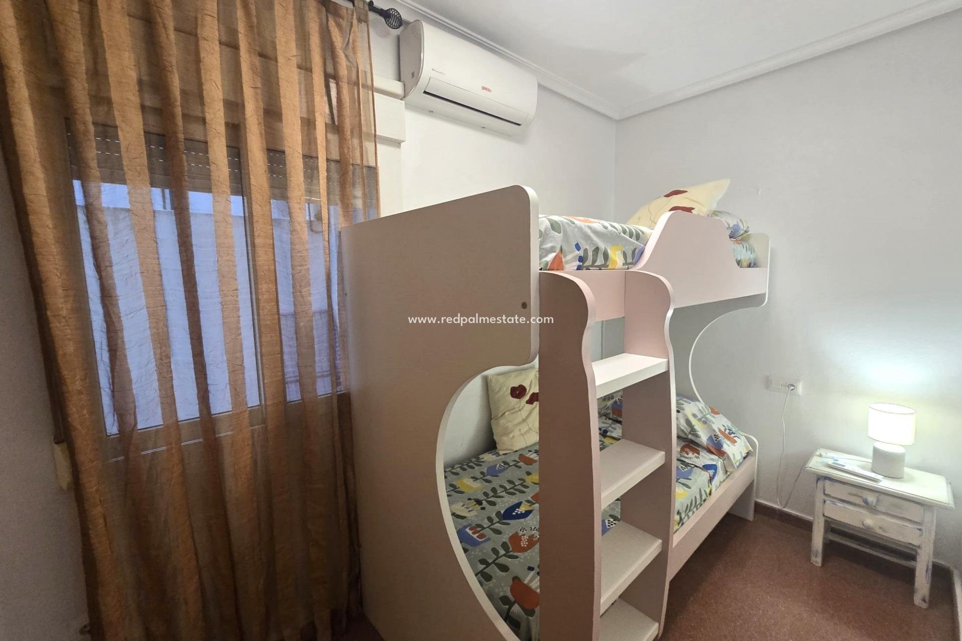Resale - Apartment -
Torrevieja - Las Piscinas Naturales