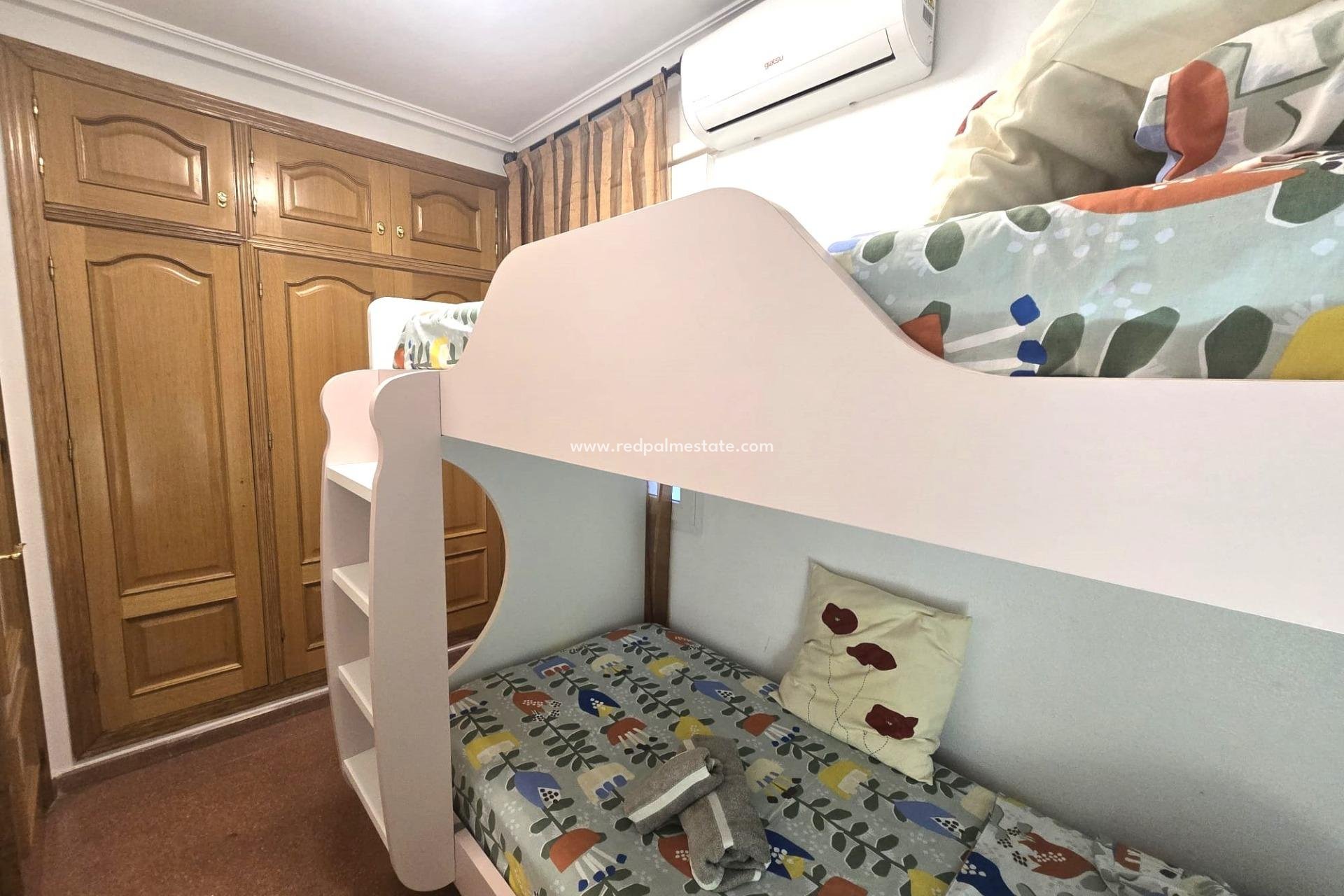 Resale - Apartment -
Torrevieja - Las Piscinas Naturales