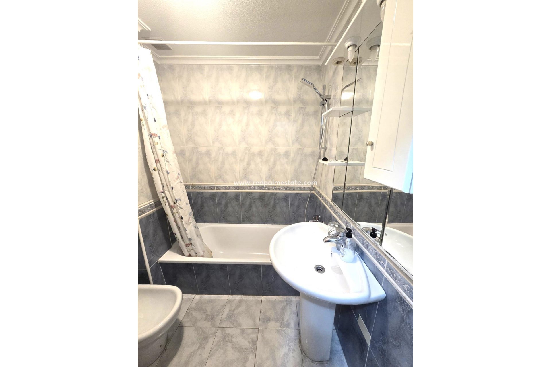 Resale - Apartment -
Torrevieja - Las Piscinas Naturales