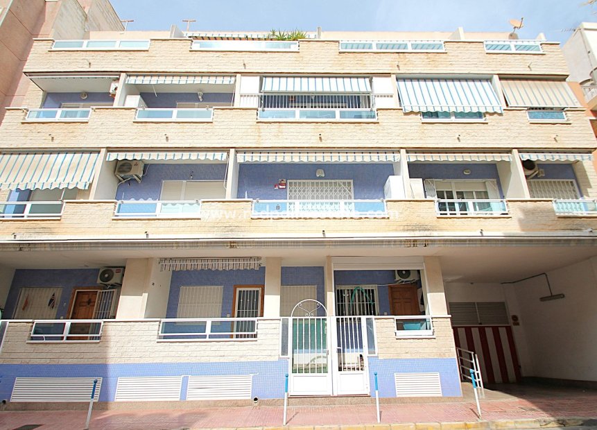 Resale - Apartment -
Torrevieja - Las Piscinas Naturales