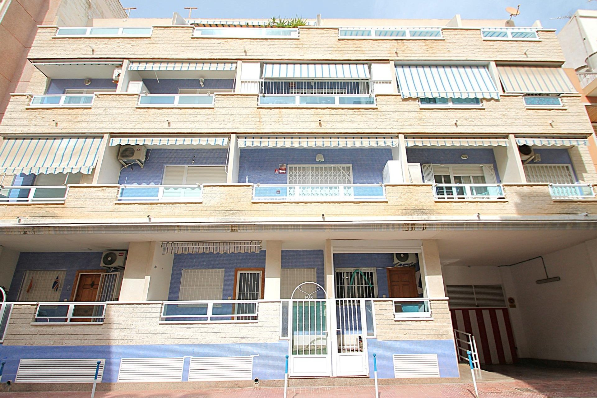 Resale - Apartment -
Torrevieja - Las Piscinas Naturales