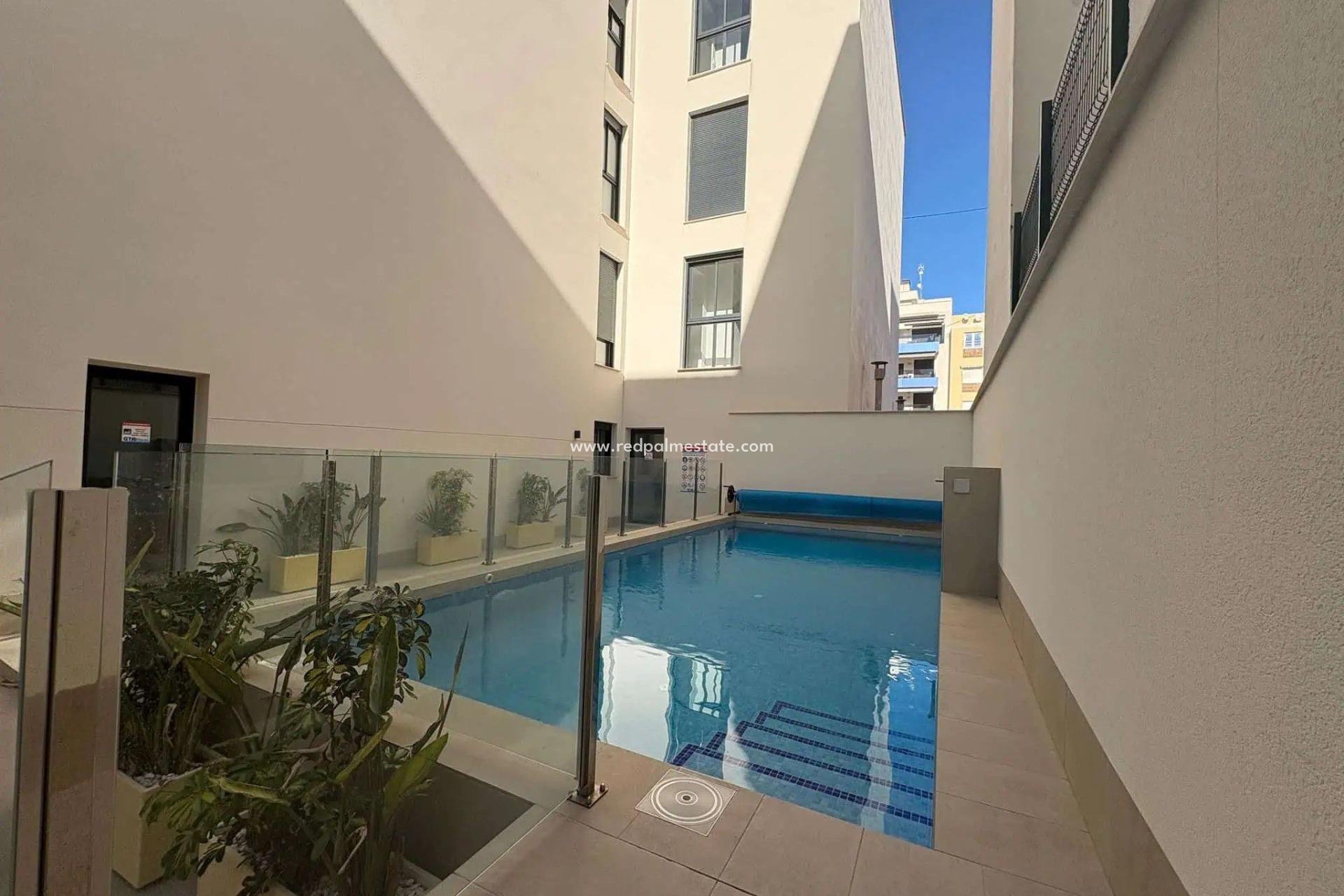 Resale - Apartment -
Torrevieja - Las Piscinas Naturales